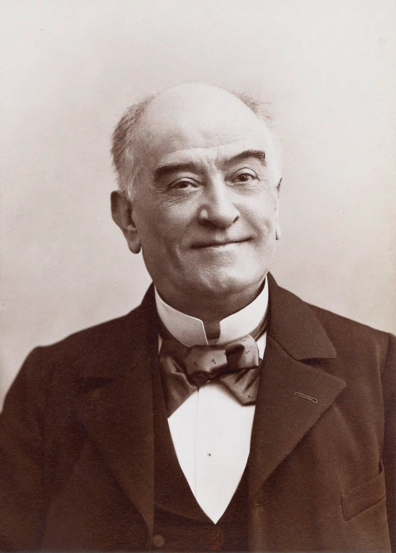Porträt von Édouard Hermil (1833–1898) – Gedenkseite