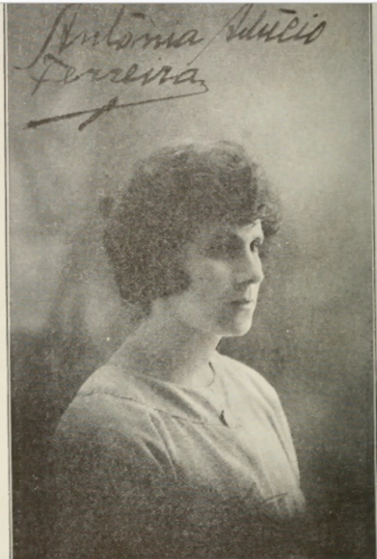 Portrait of Antonia Artucio Ferreira (1889–1979) – memorial page