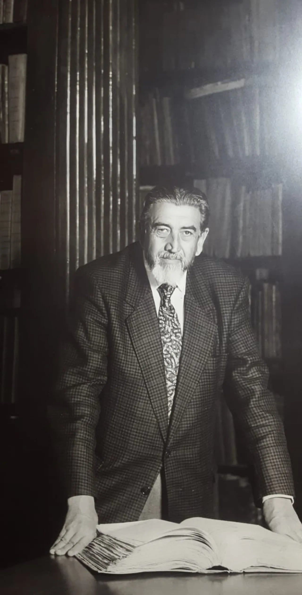 Porträt von Jorge Salvador Lara (1926–2012) – Gedenkseite