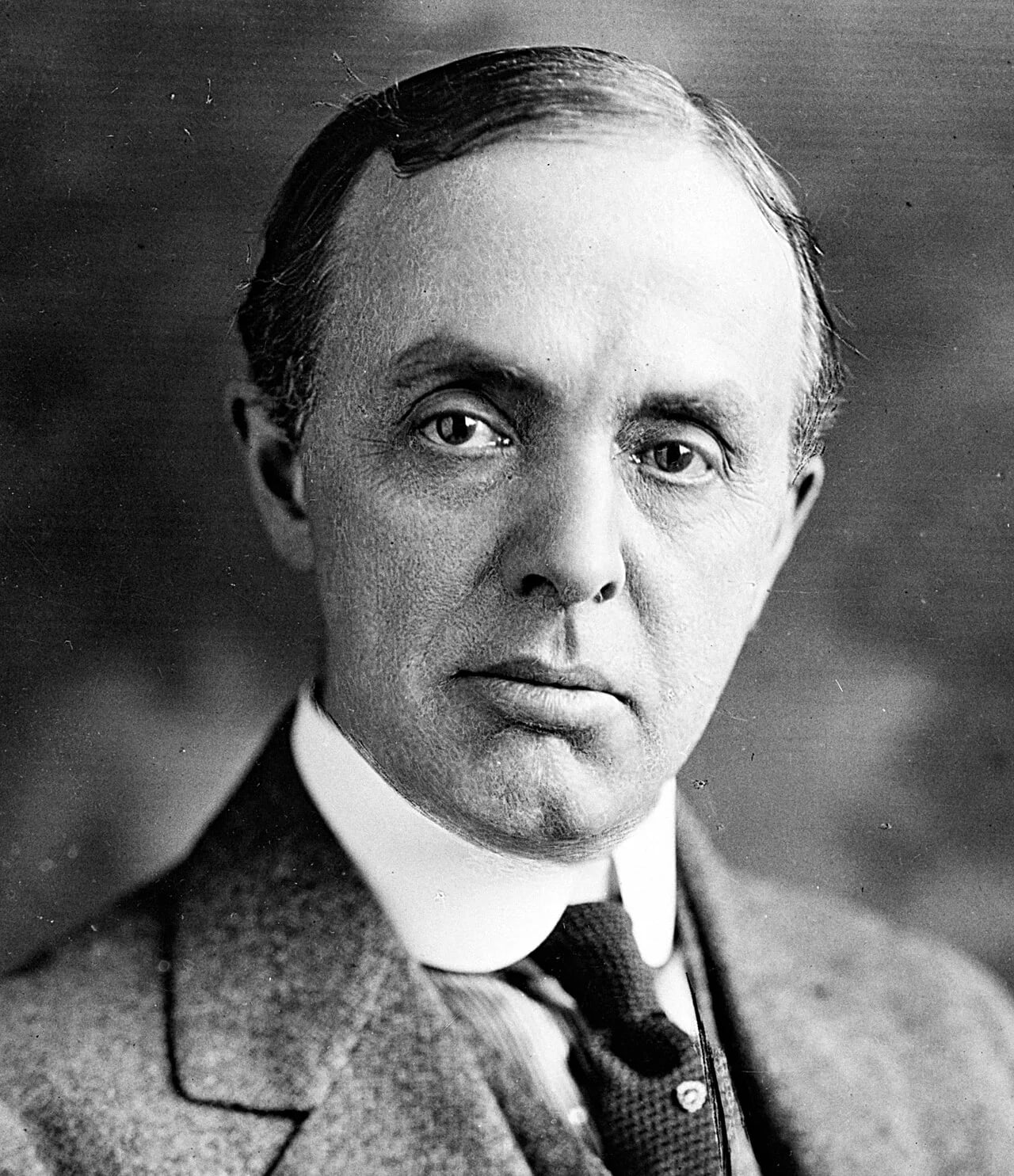 Portrait of Morton D. Hull (1867–1937) – memorial page