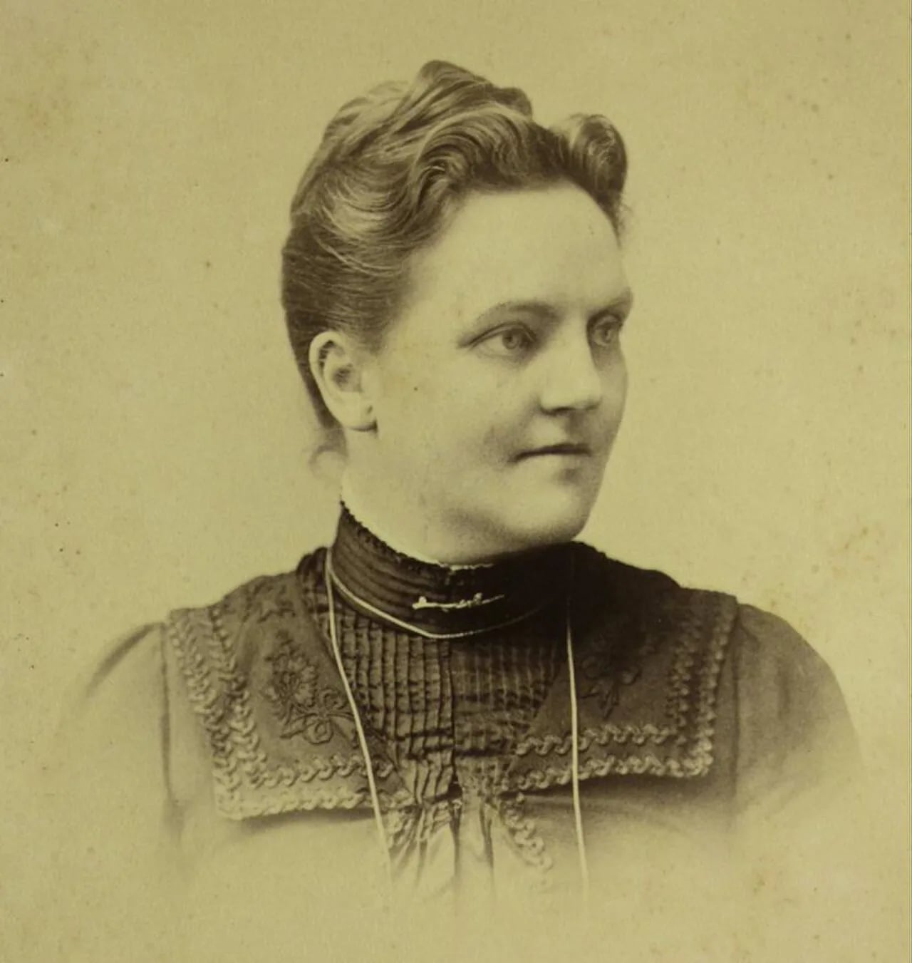 Portrait of Annie Lorrain Smith (1854–1937) – memorial page