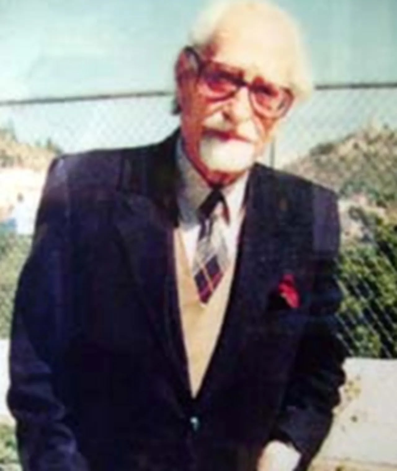 Porträt von Roberto Cabral del Hoyo (1913–1999) – Gedenkseite