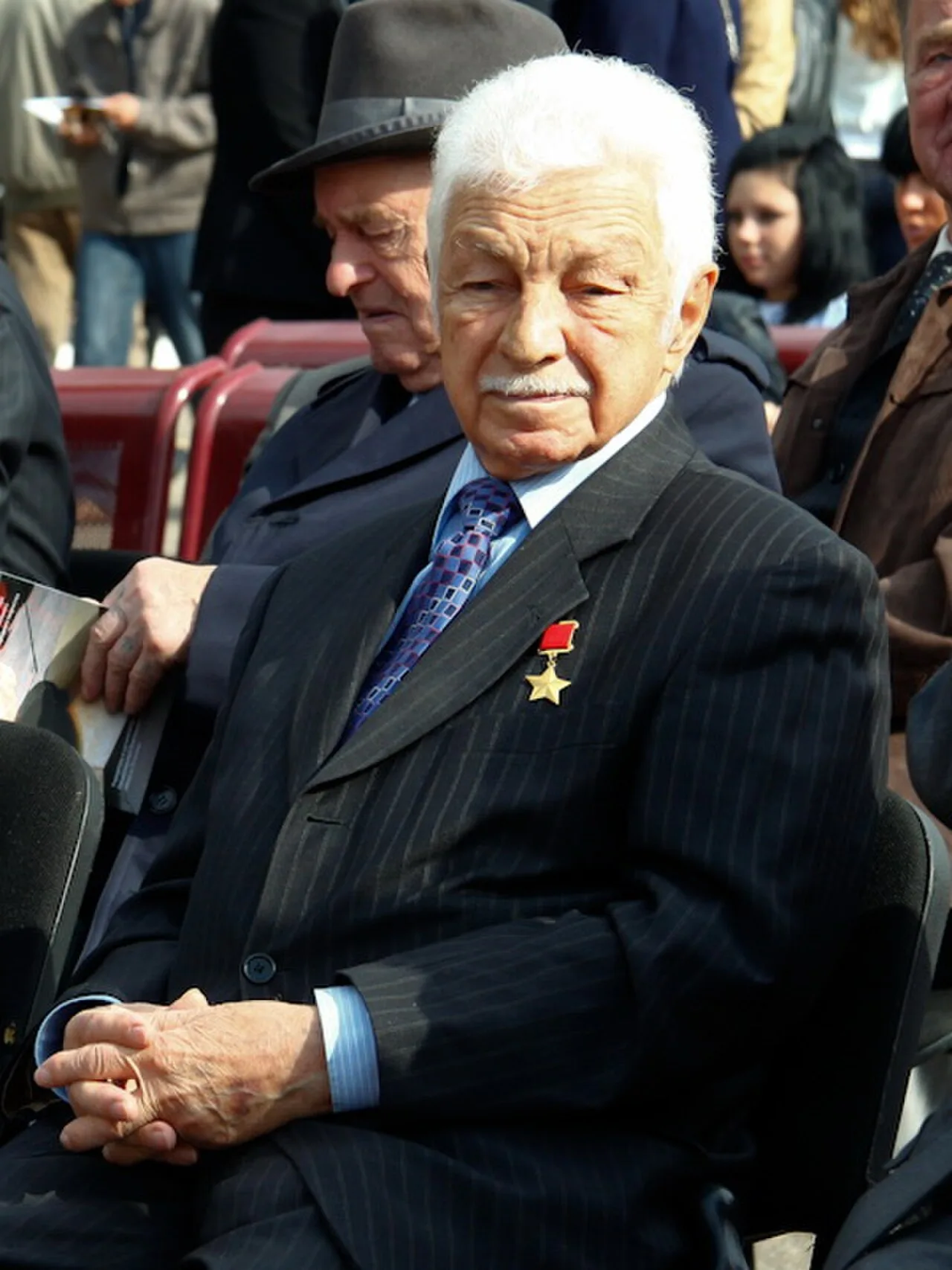 Porträt von Stepan Anastassowitsch Mikojan (1922–2017) – Gedenkseite