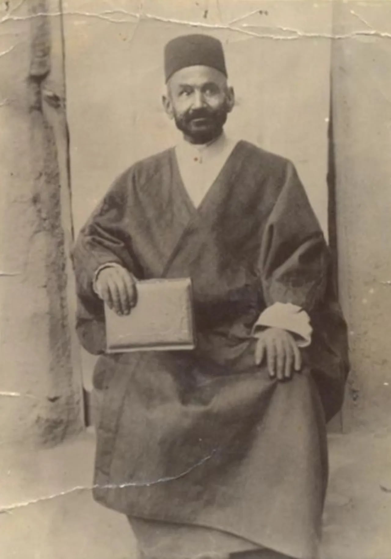 Porträt von Mirza Ali Mojuz Shabistari (1873–1934) – Gedenkseite