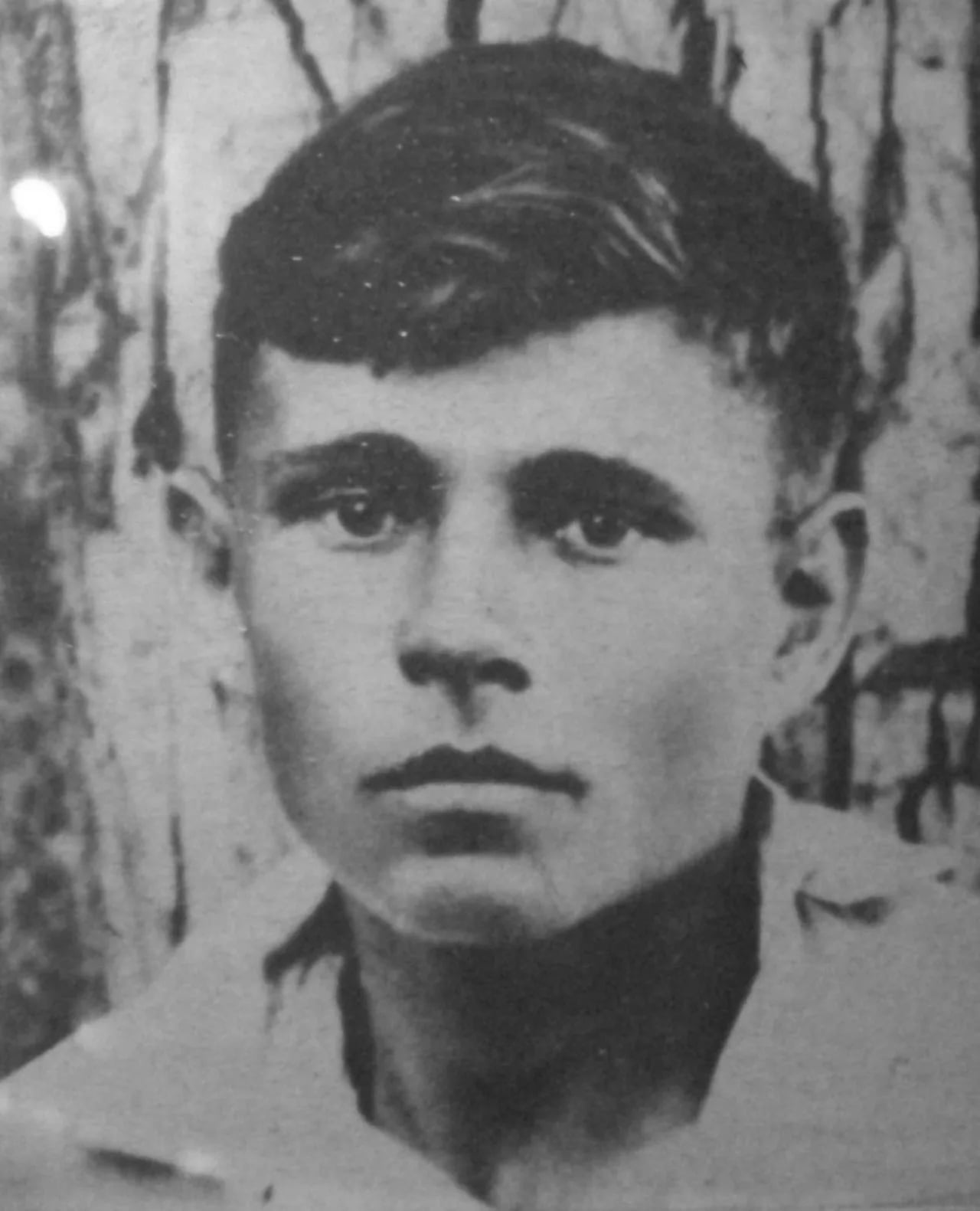 Portrait of Yevhen Moshkov (1920–1943) – memorial page