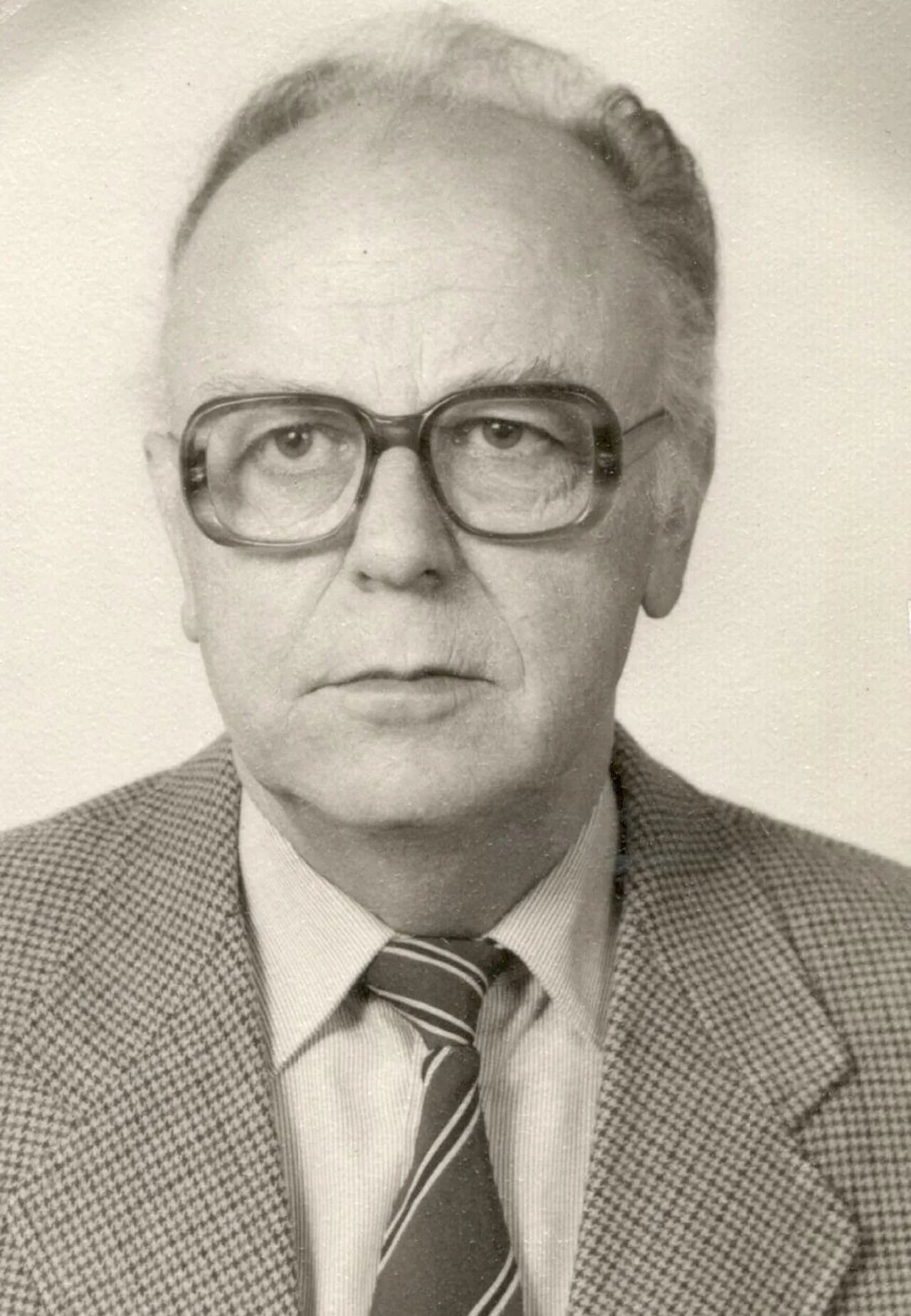 Portrait of Milan T. Milanovic (1924–2005) – memorial page
