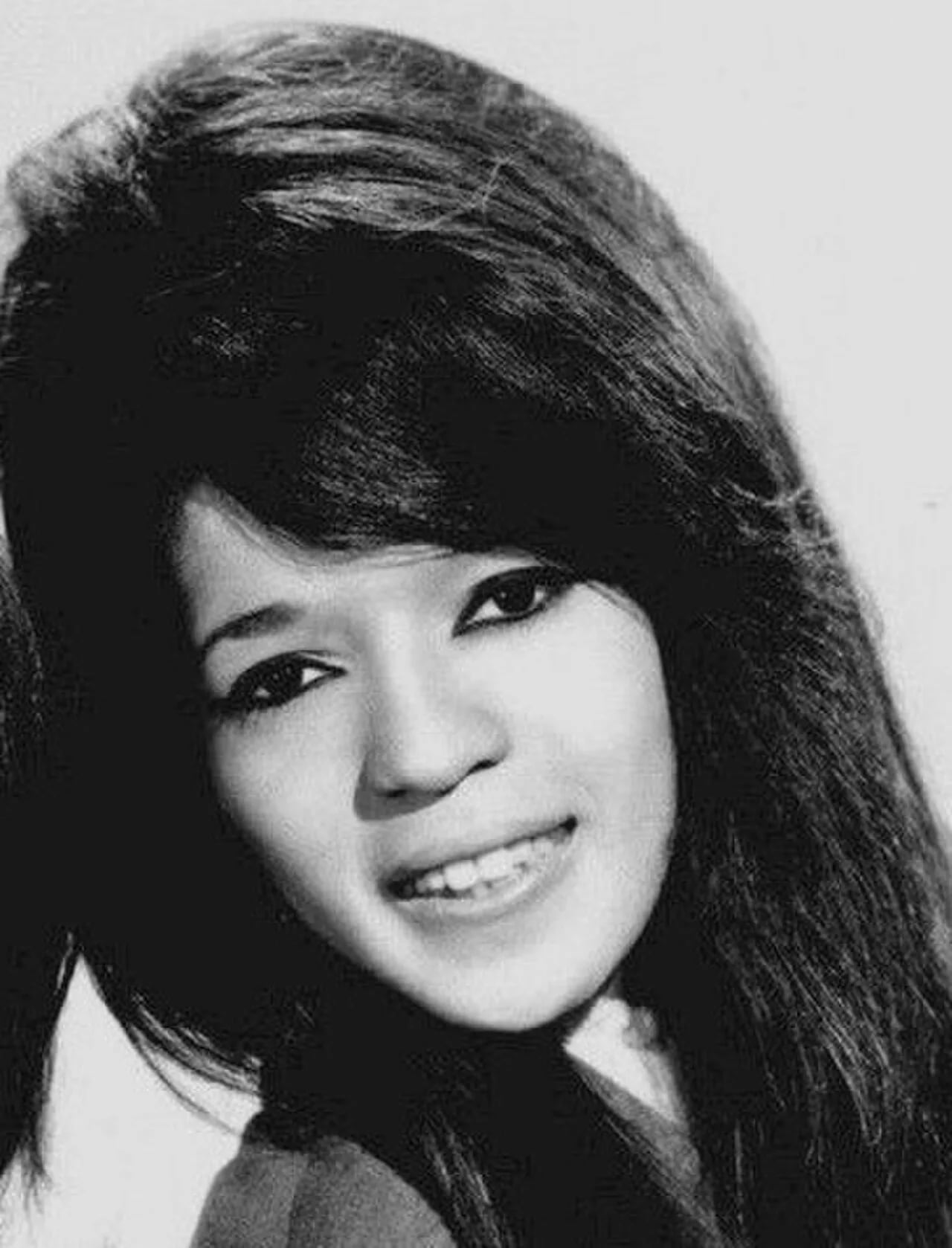 Porträt von Estelle Bennett (1941–2009) – Gedenkseite