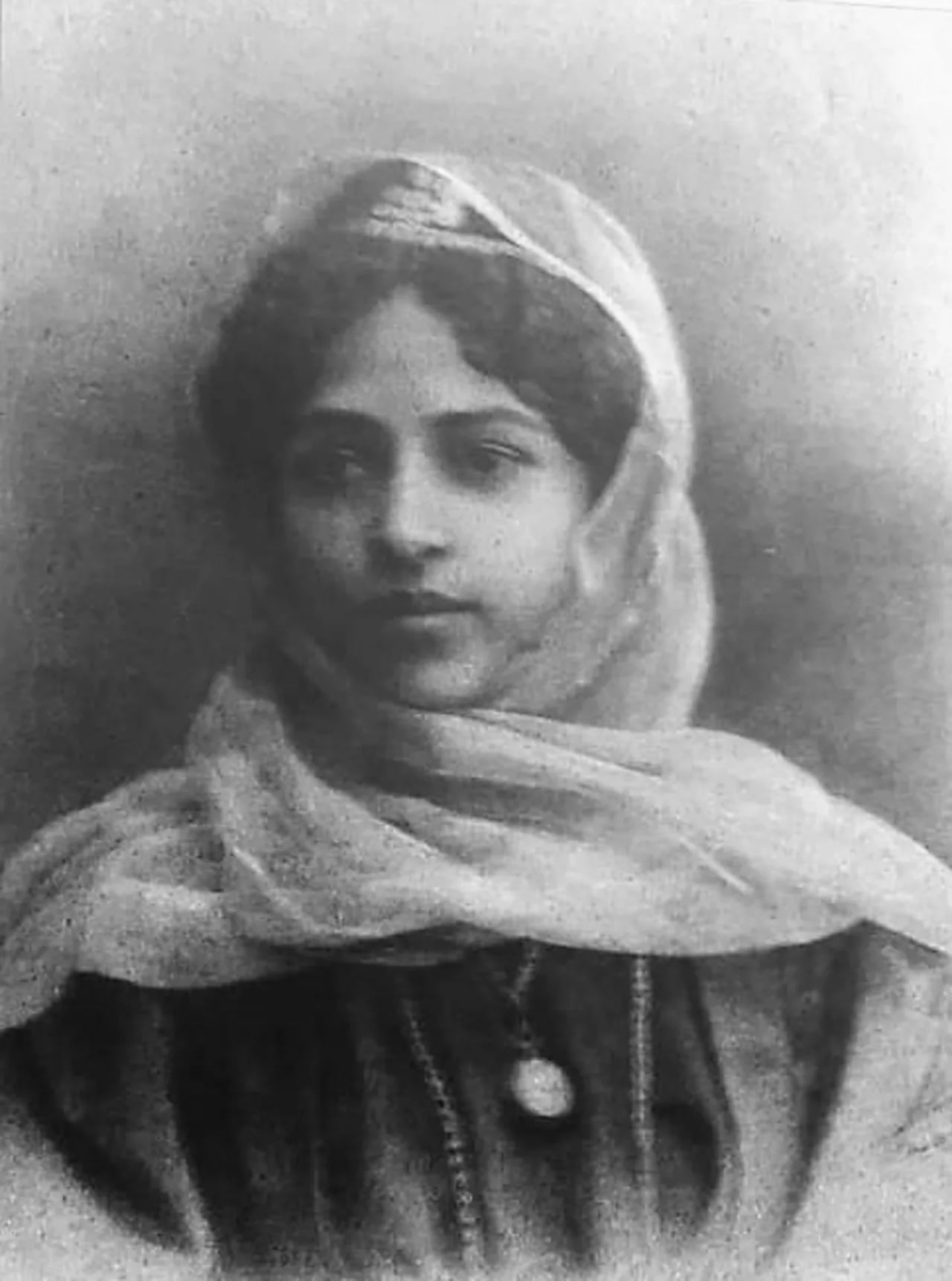 Porträt von Nazlı Nəcəfova (1890–1977) – Gedenkseite