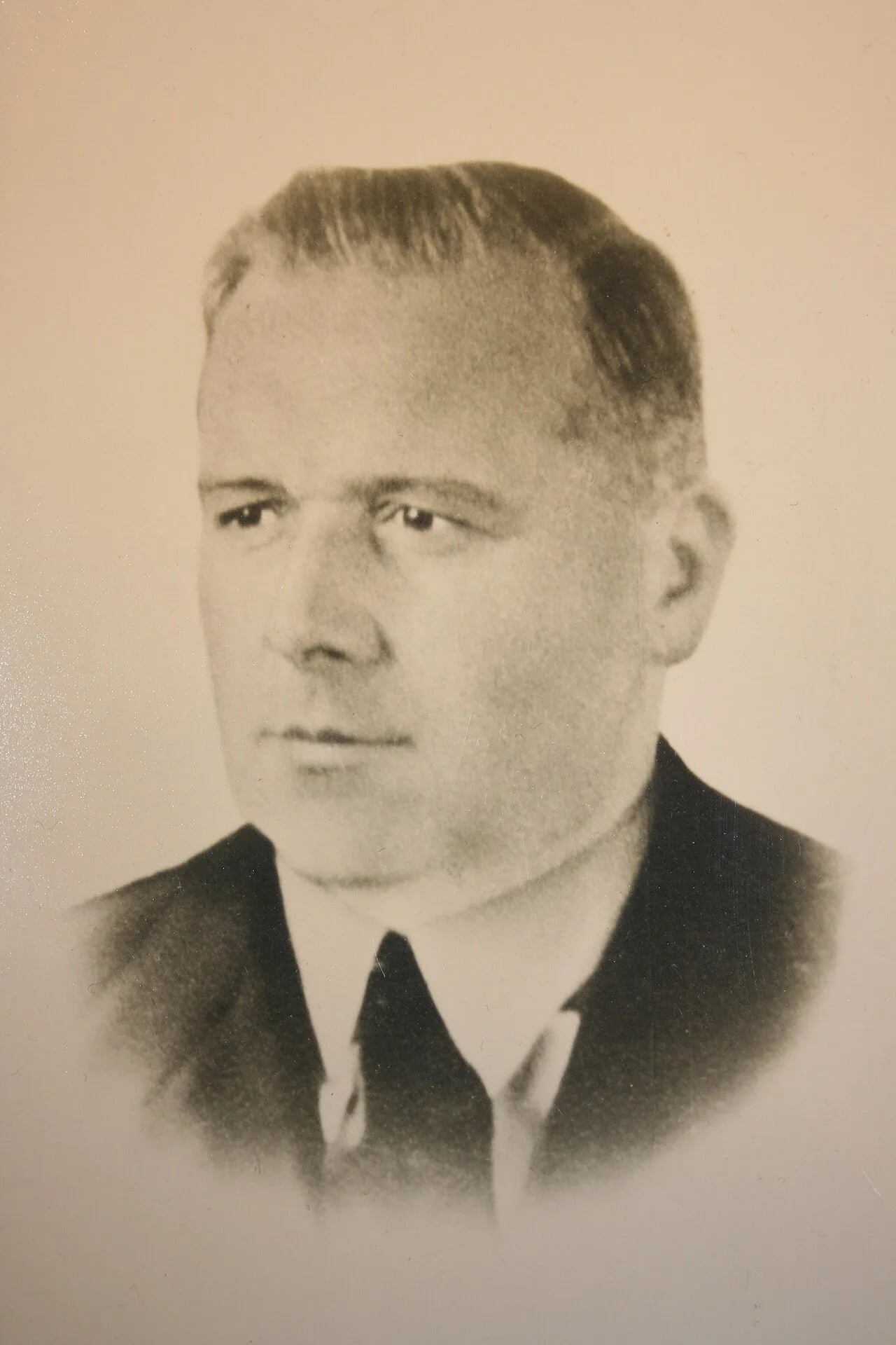 Portrait of Jan Verschure (1893–1945) – memorial page