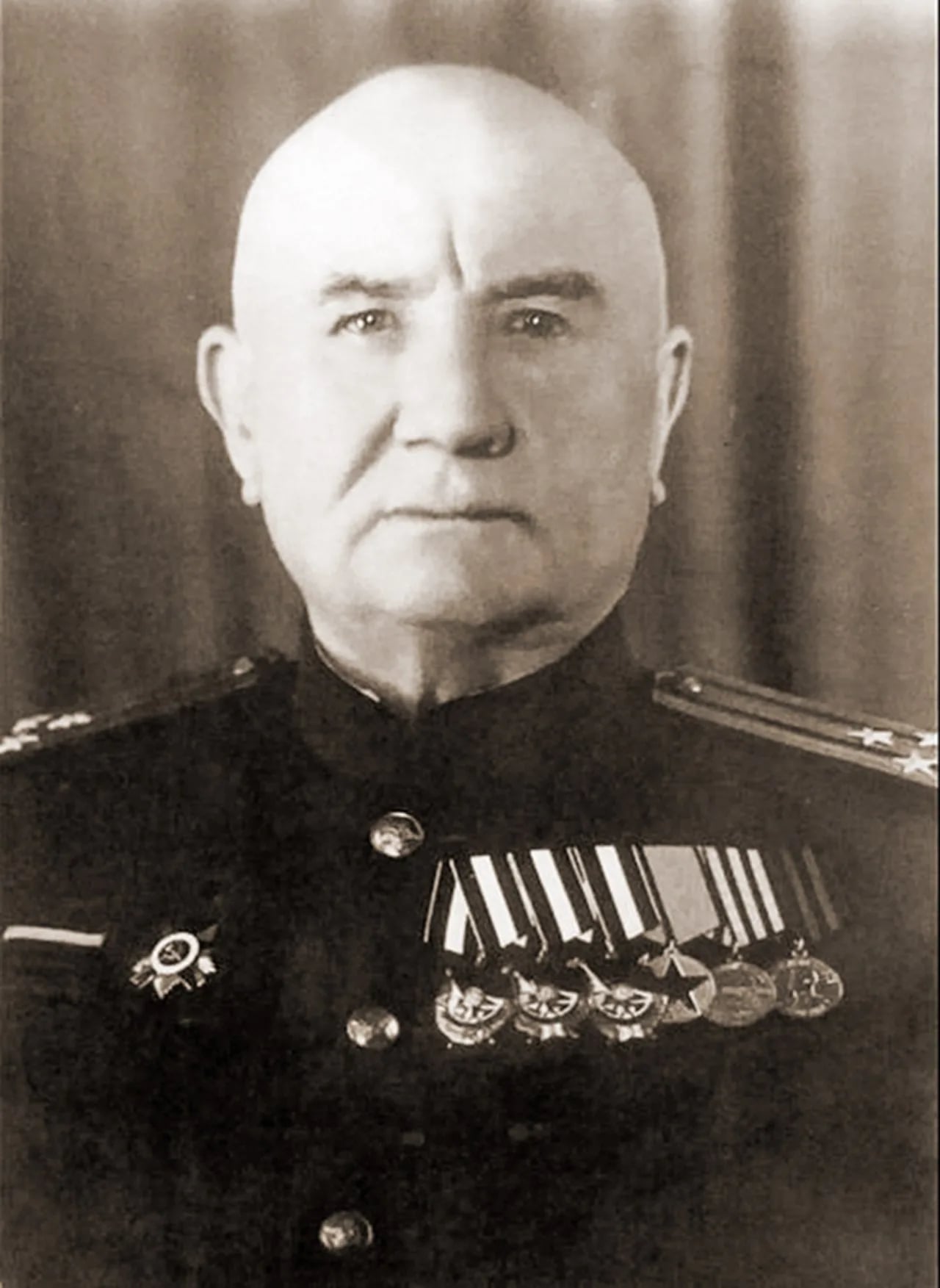 Porträt von Fyodor Orlov (1878–1954) – Gedenkseite