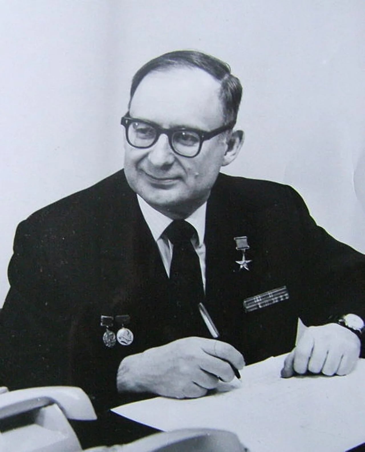 Portrait of Dmitri Jewgenjewitsch Ochozimski (1921–2005) – memorial page