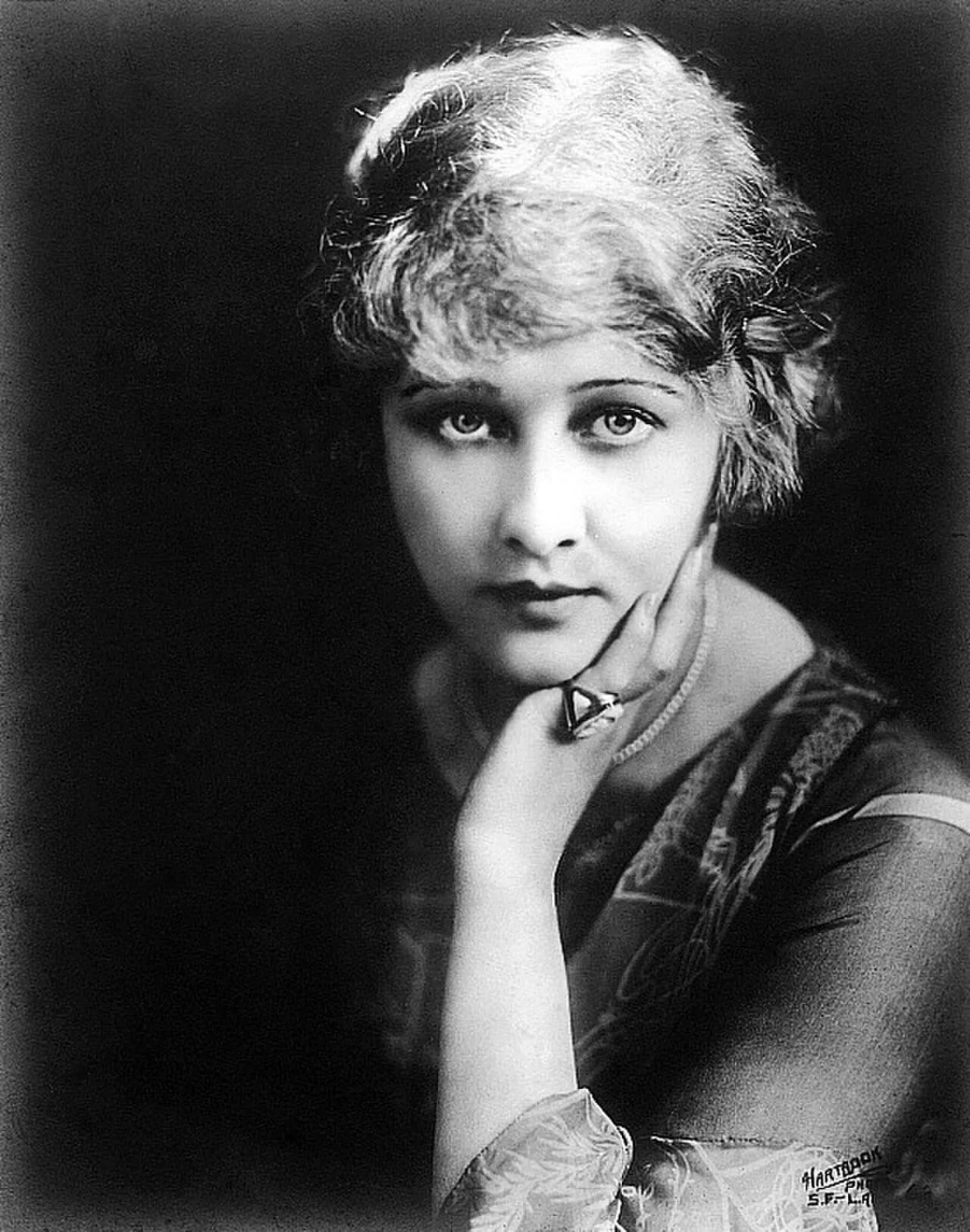 Porträt von Anna Q. Nilsson (1888–1974) – Gedenkseite