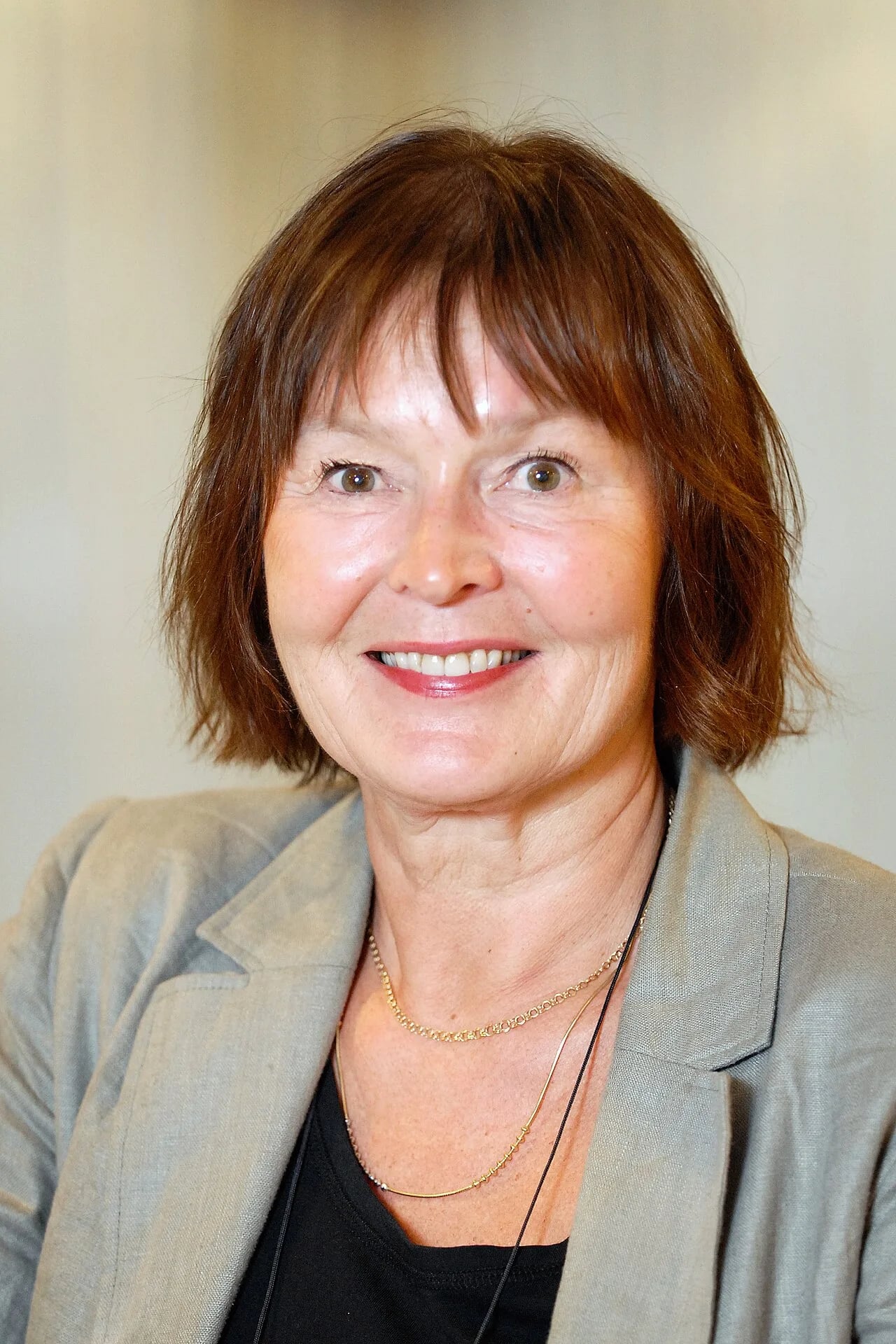 Porträt von Elina Linna (1947–2023) – Gedenkseite