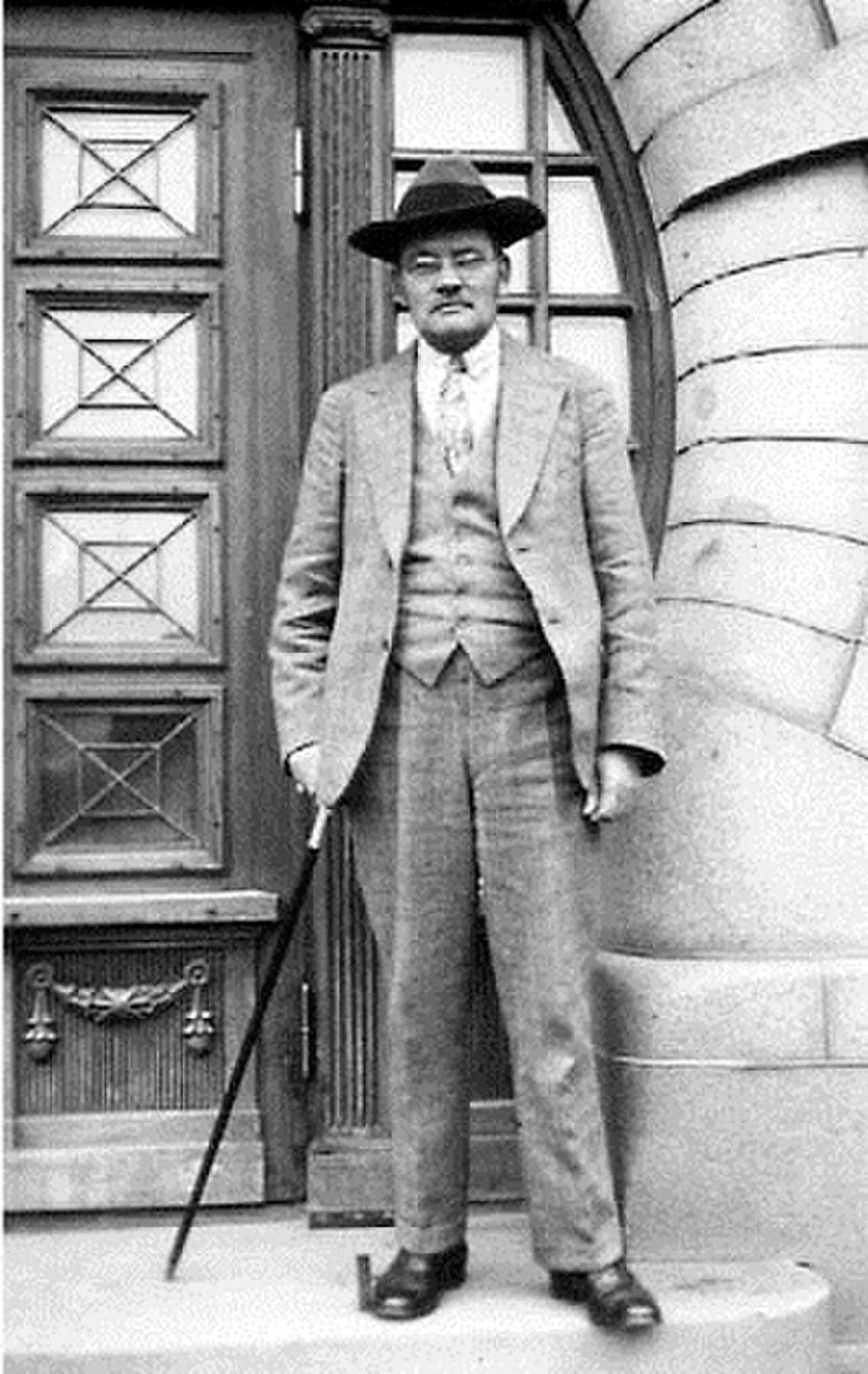 Portrait of Väinö Hakkila (1882–1958) – memorial page