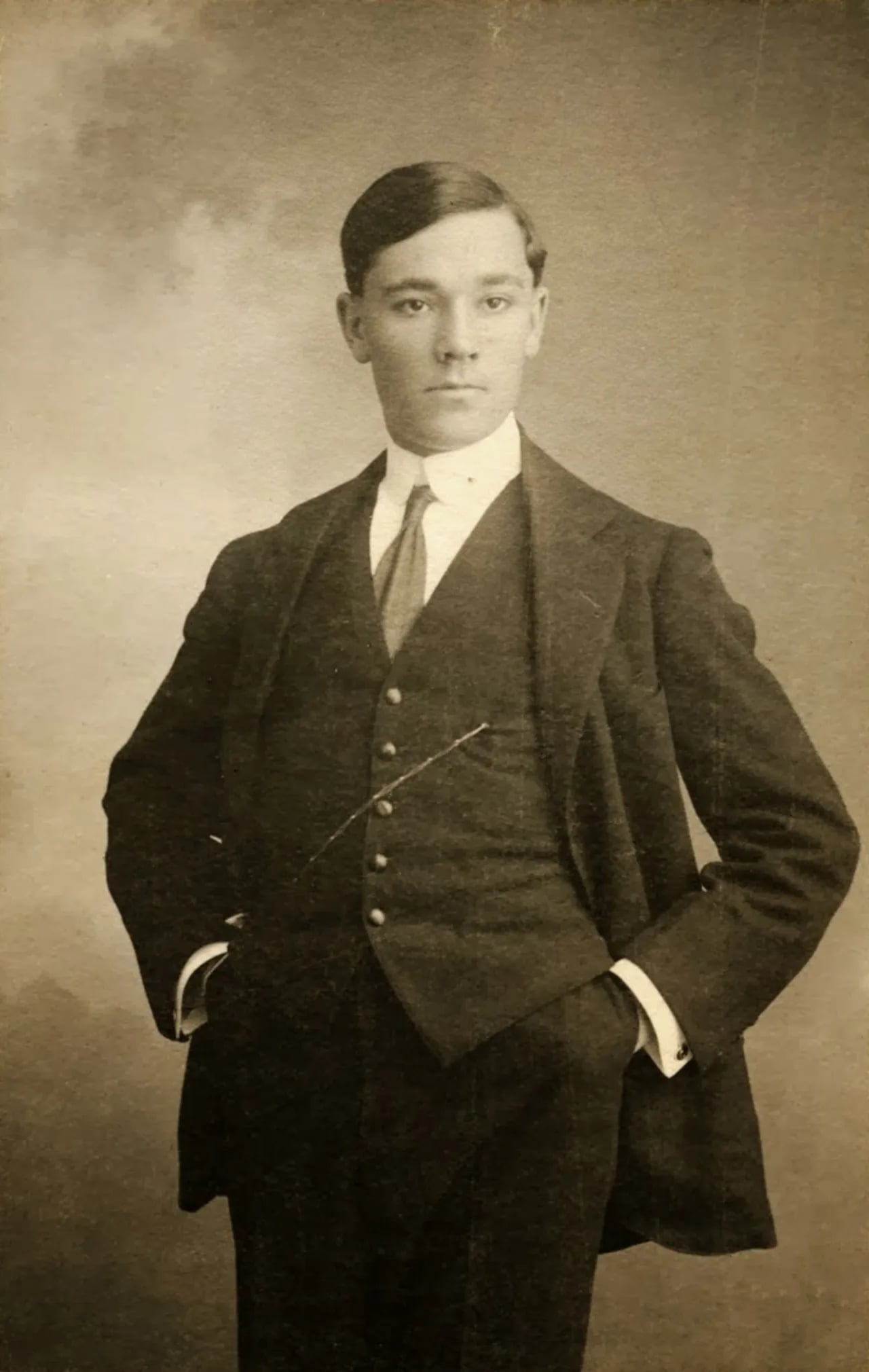 Portrait of António Fragoso (1897–1918) – memorial page