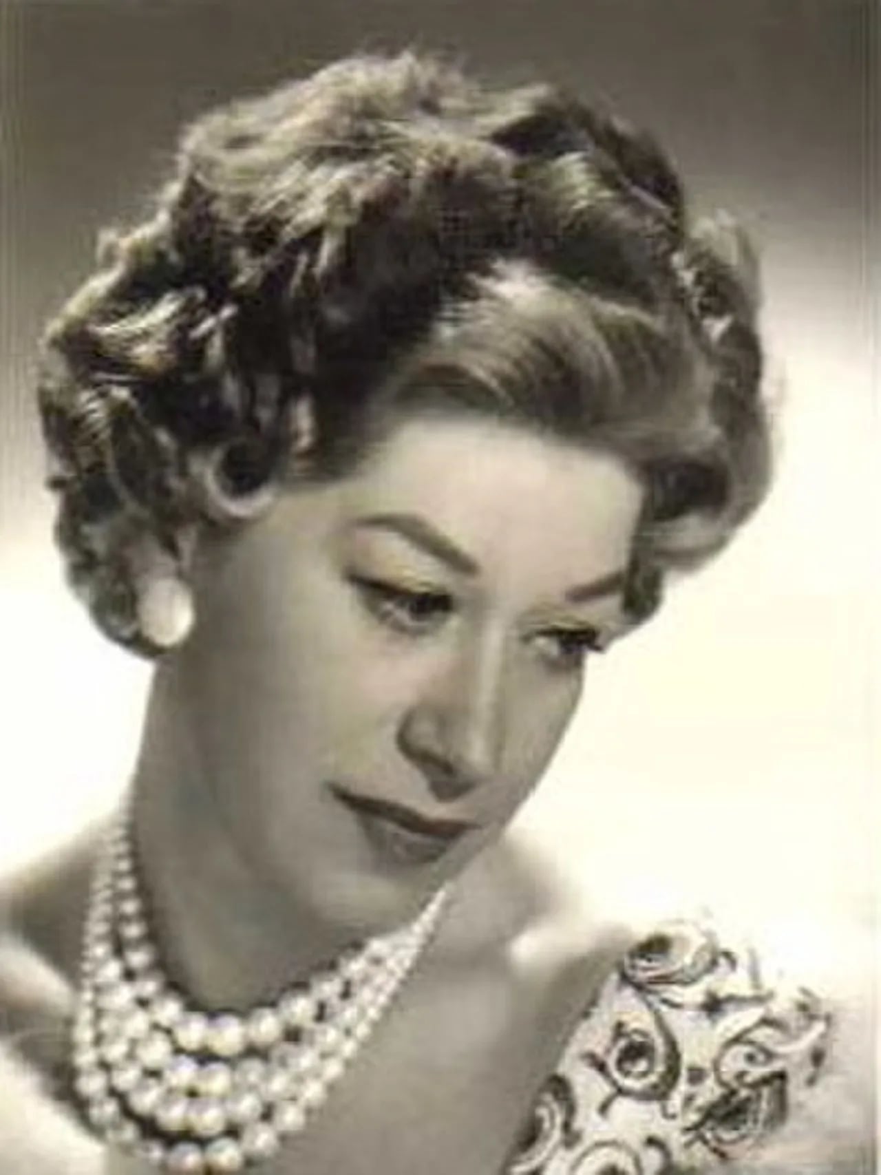 Portrait of Regina Resnik (1922–2013) – memorial page