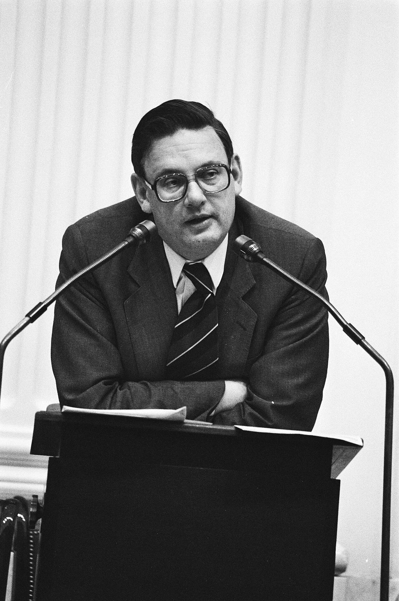 Porträt von Gijs van Aardenne (1930–1995) – Gedenkseite