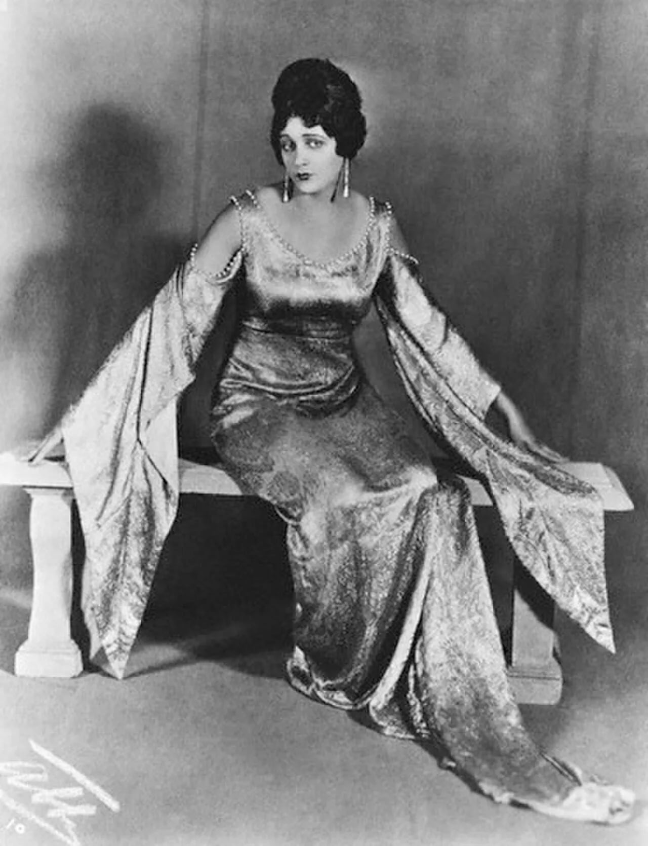 Porträt von Barbara La Marr (1896–1926) – Gedenkseite