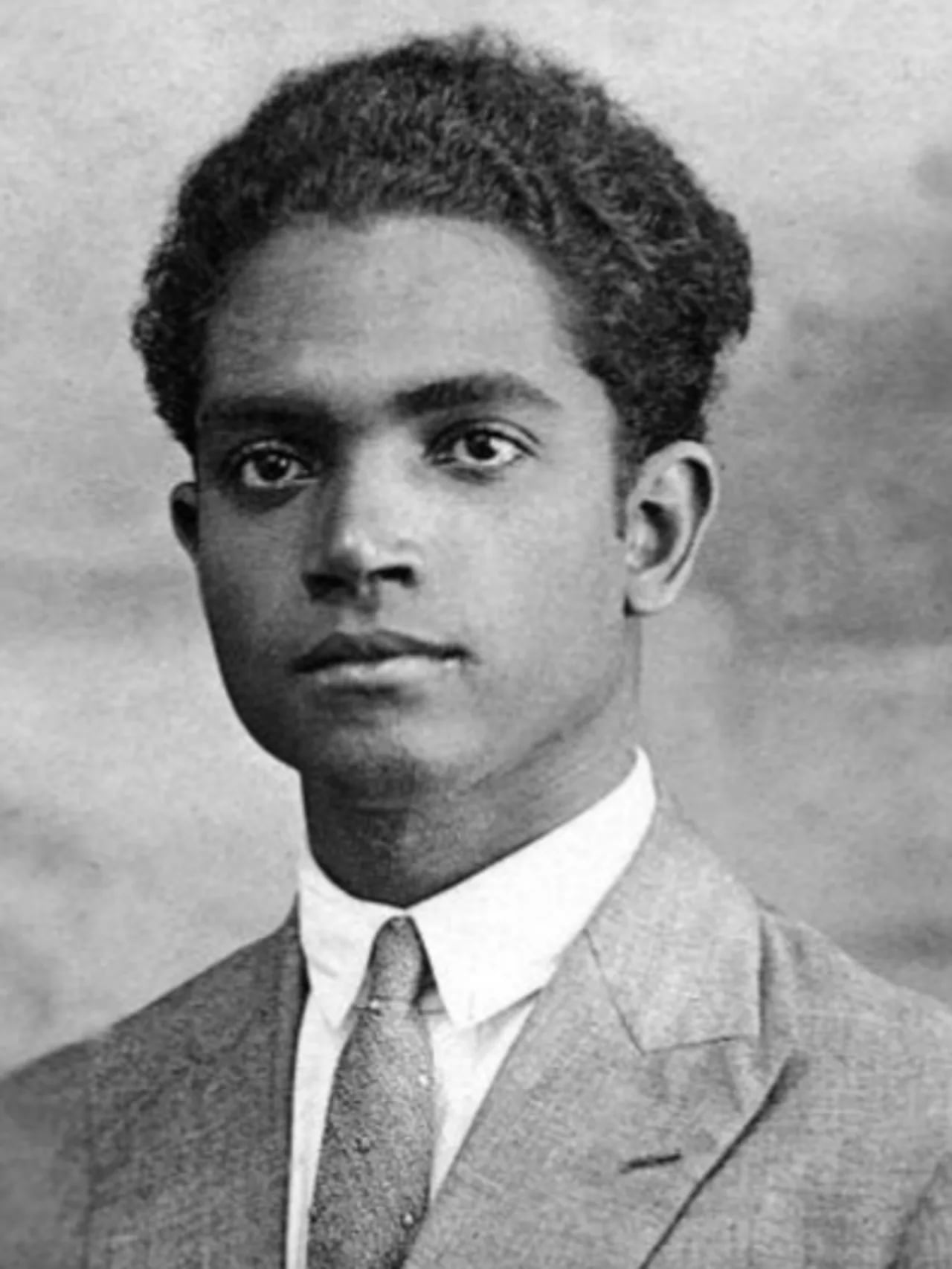 Portrait of Óscar Ribas (1909–2004) – memorial page