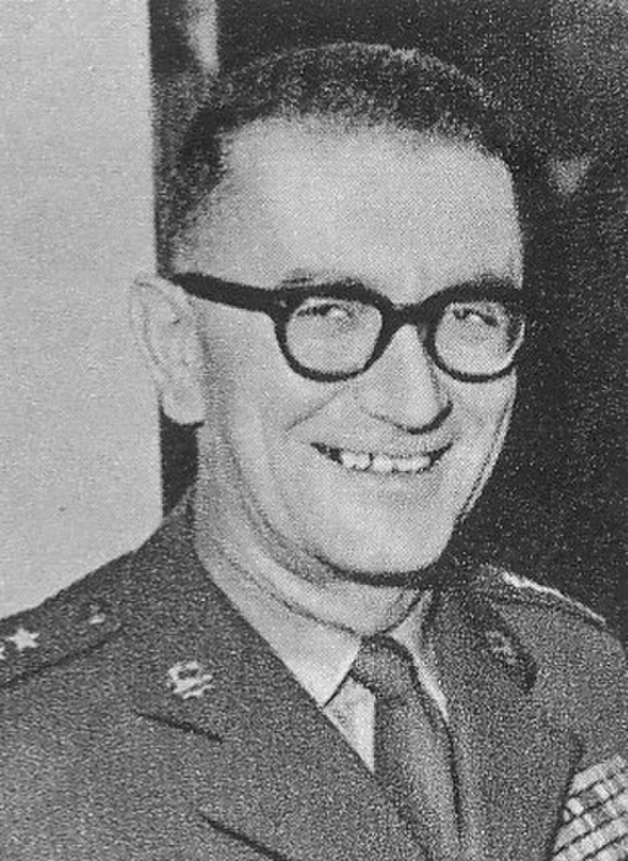 Portrait of Janusz Przymanowski (1922–1998) – memorial page