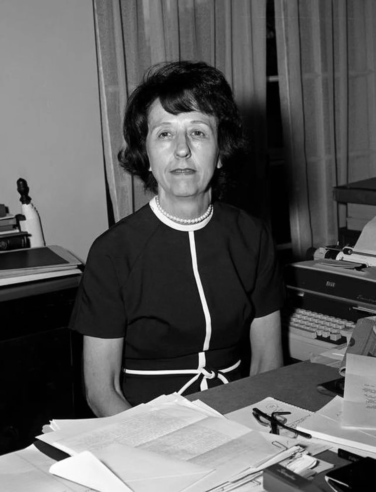 Porträt von Evelyn Lincoln (1909–1995) – Gedenkseite