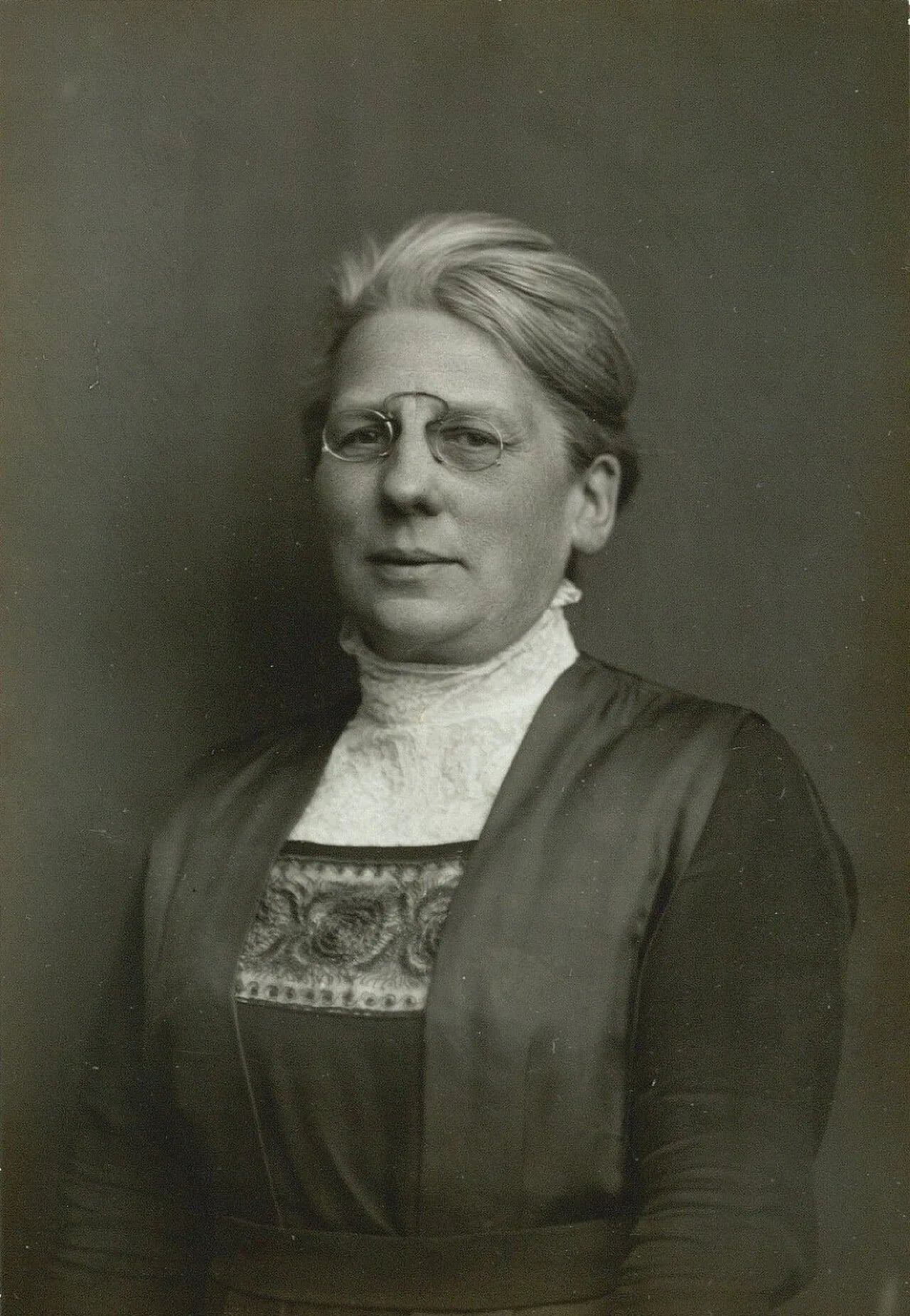 Portrait of Nina Bang (1866–1928) – memorial page