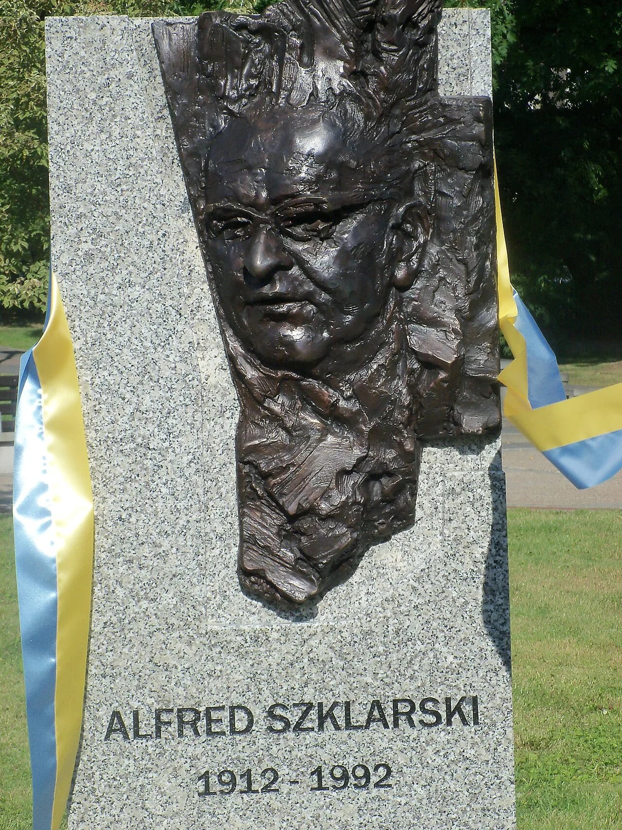 Portrait of Alfred Szklarski (1912–1992) – memorial page