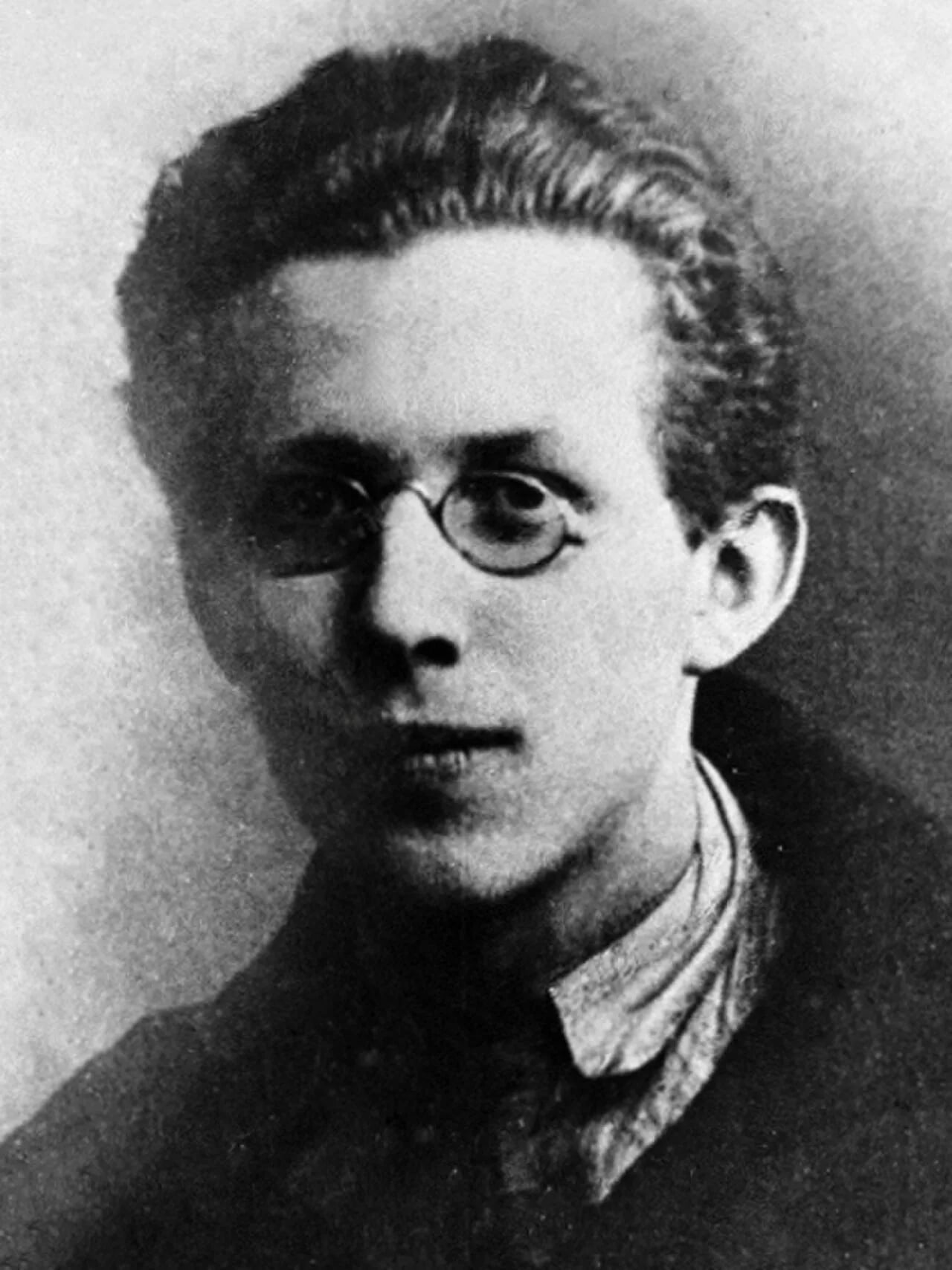 Porträt von Mikhail Mikhaylovich Rusinov (1909–2004) – Gedenkseite