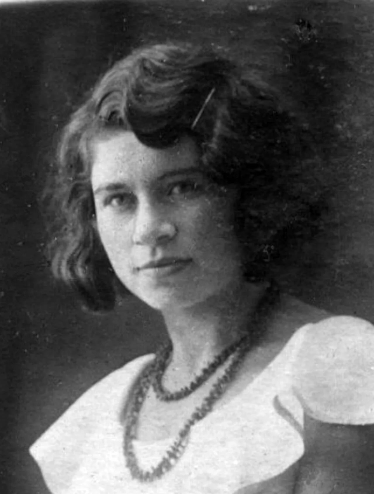 Porträt von Valentina Vladimirovna Roesso (1909–1987) – Gedenkseite
