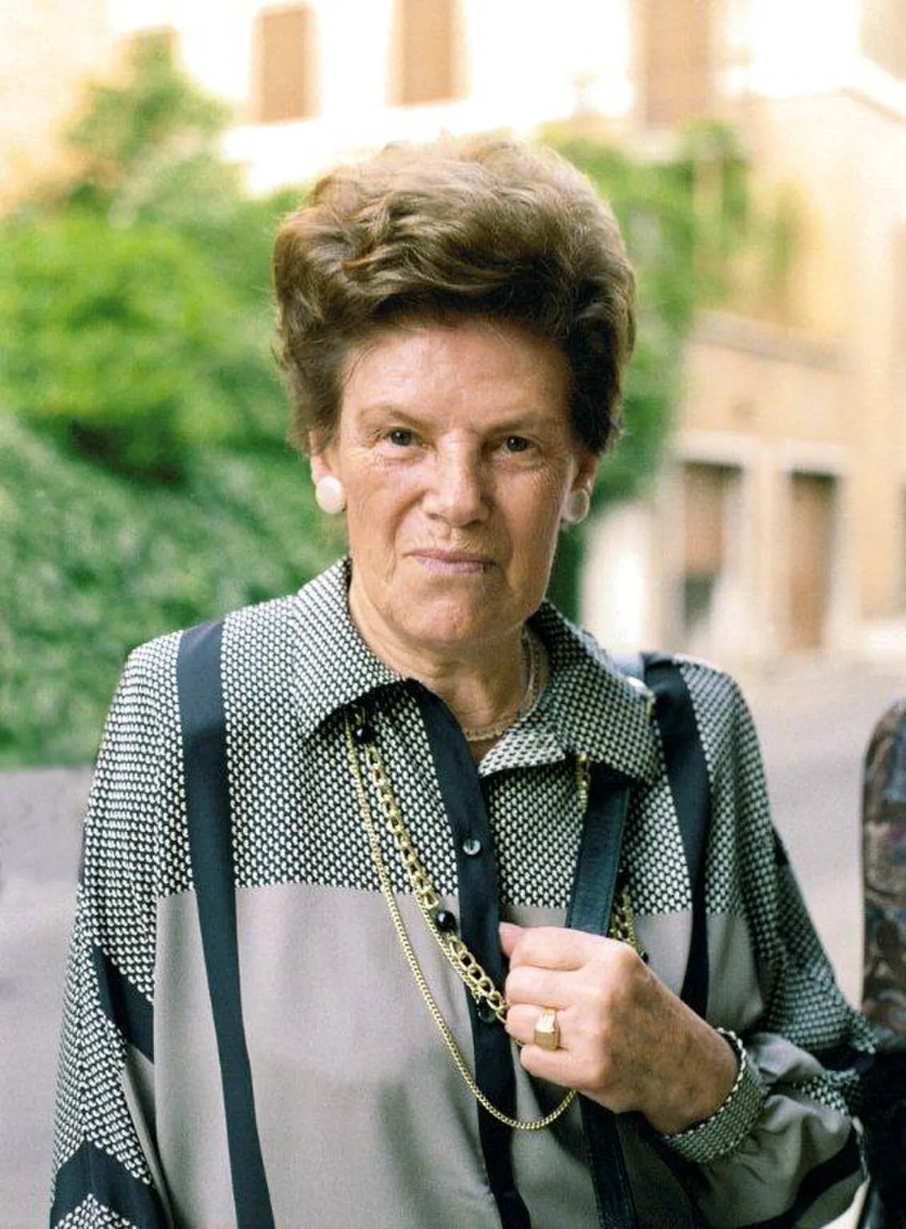 Portrait of Dora del Hoyo (1914–2004) – memorial page