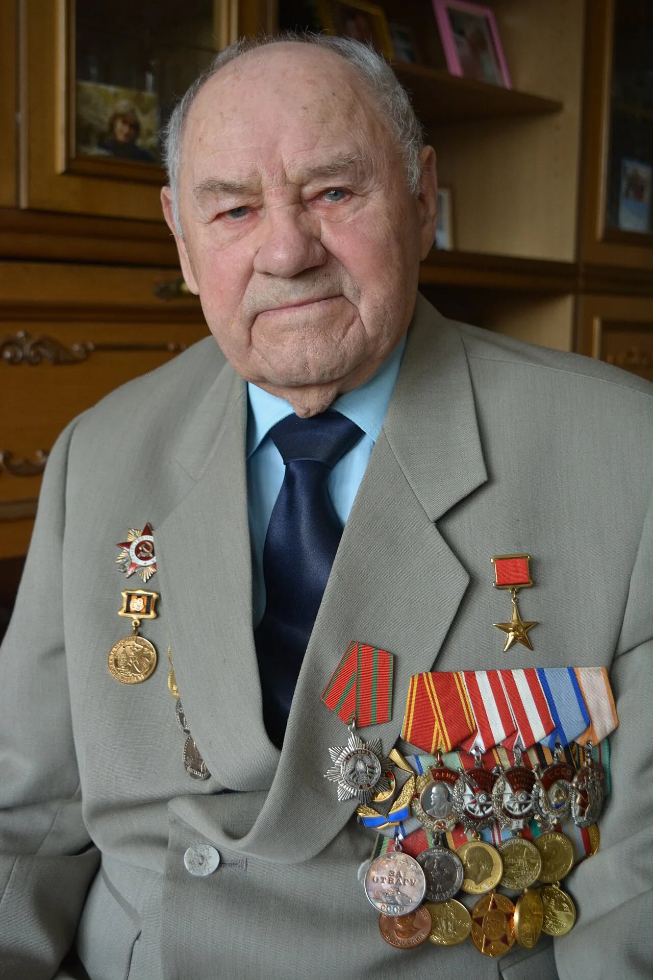 Portrait of Aleksandr Sloboda (1920–2022) – memorial page