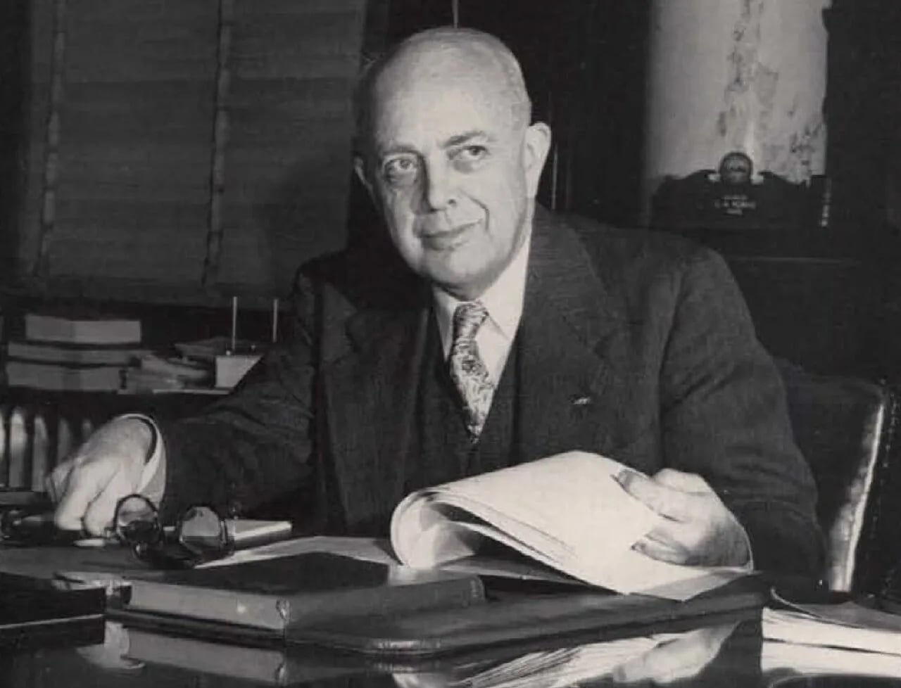 Portrait of Charles A. Robins (1884–1970) – memorial page