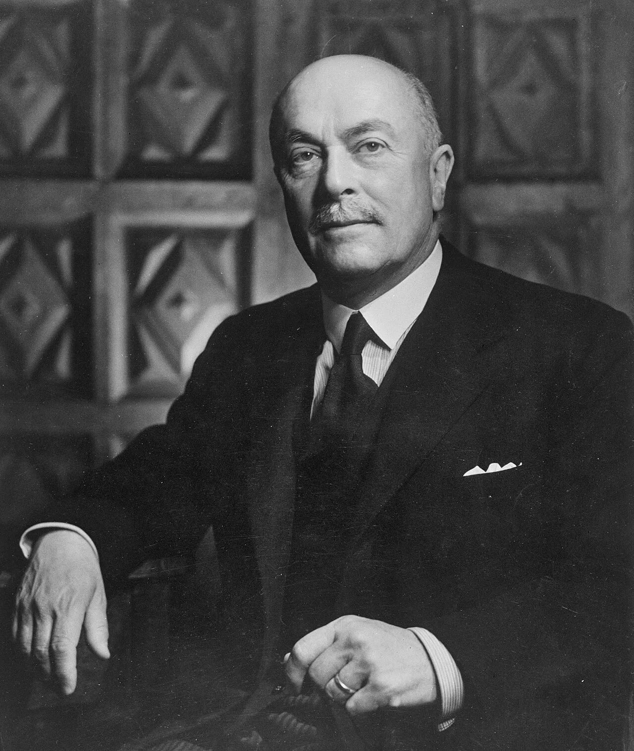 Portrait of Hubert Pierlot (1883–1963) – memorial page