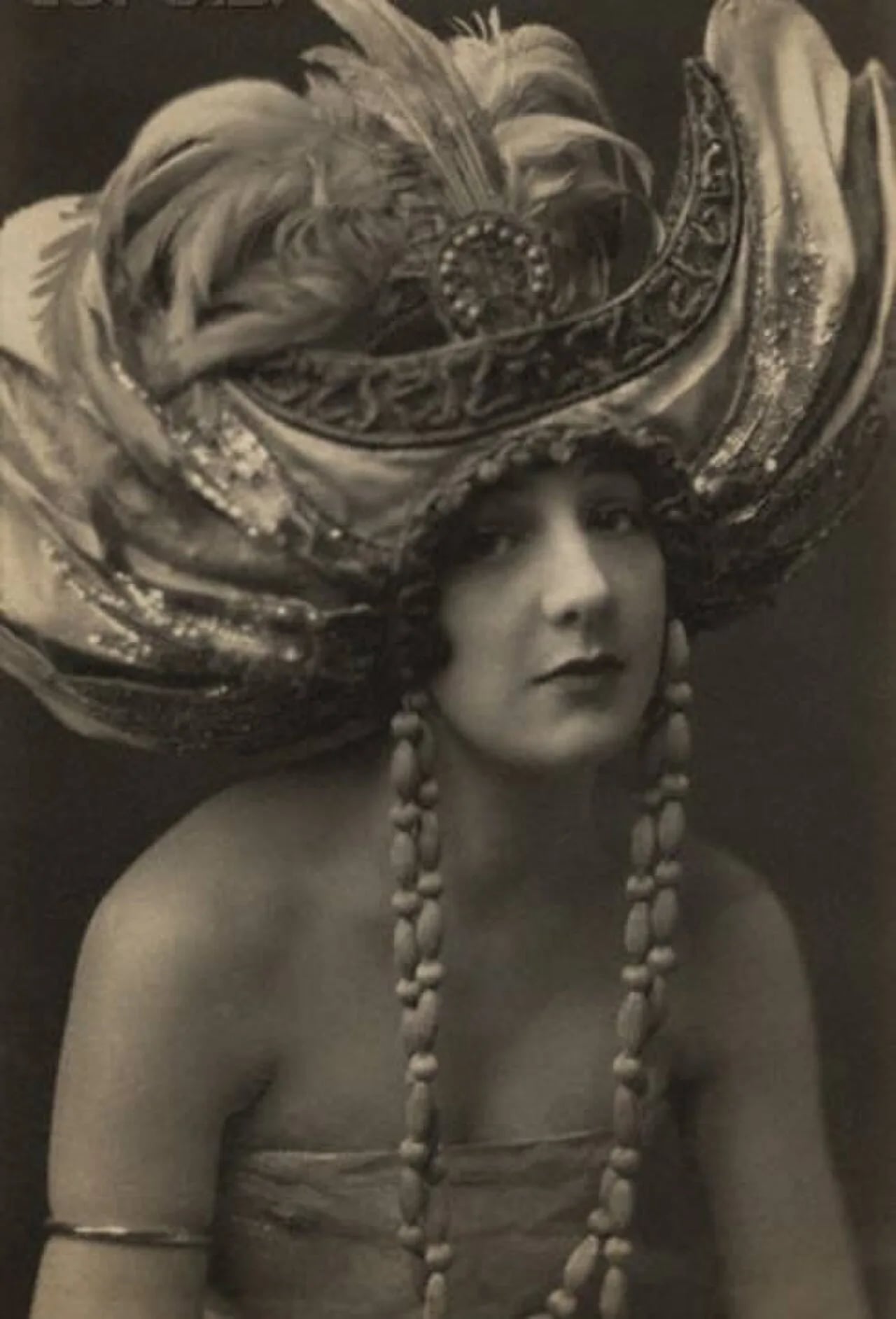 Porträt von Elsa von Freytag-Loringhoven (1874–1927) – Gedenkseite