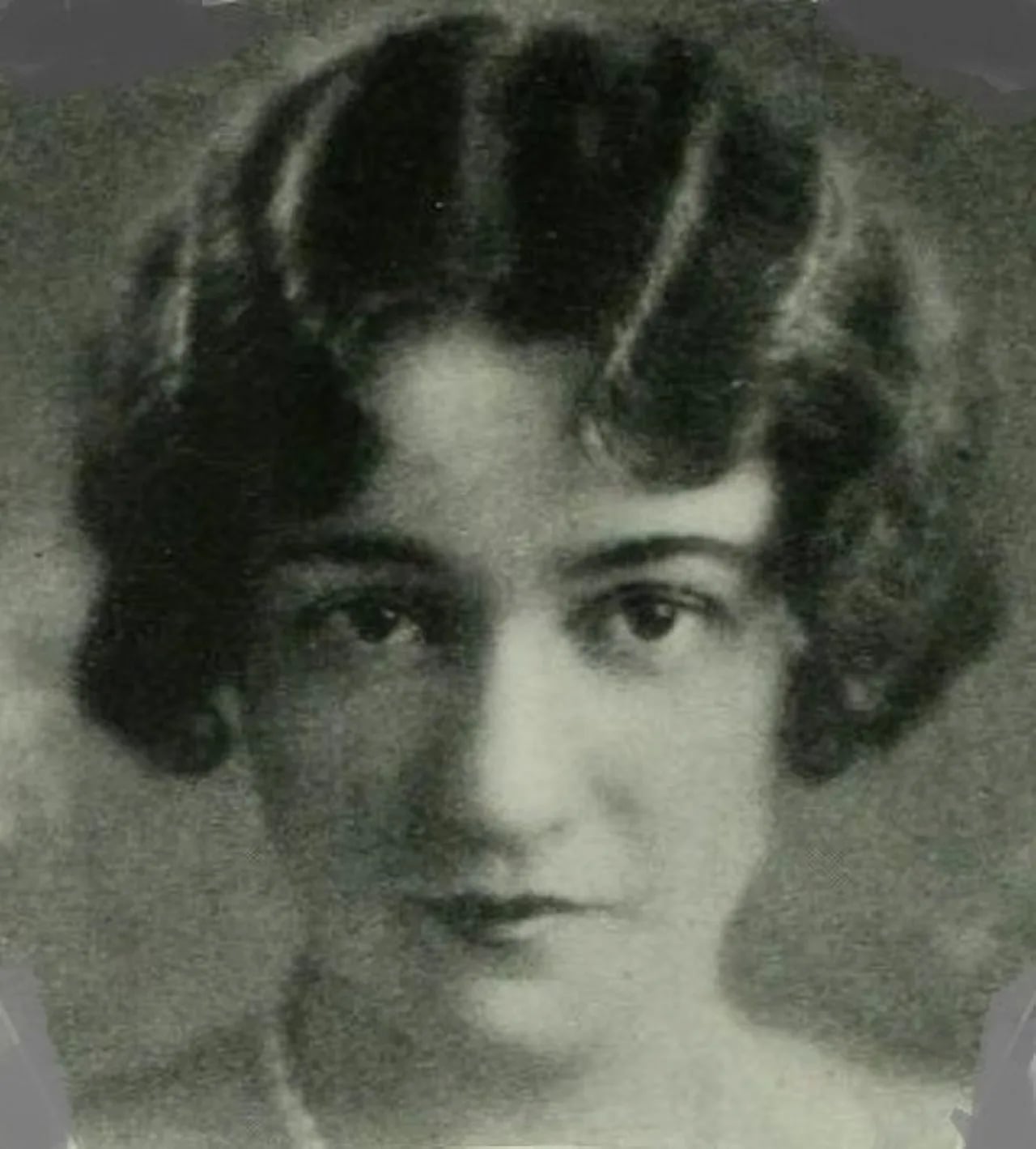 Portrait of Joan Standing (1903–1979) – memorial page