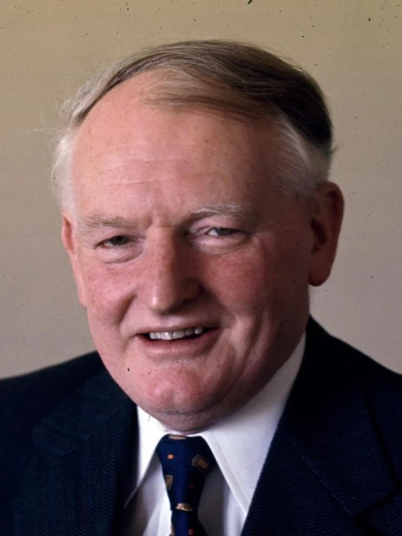 Porträt von Frank Crean (1916–2008) – Gedenkseite