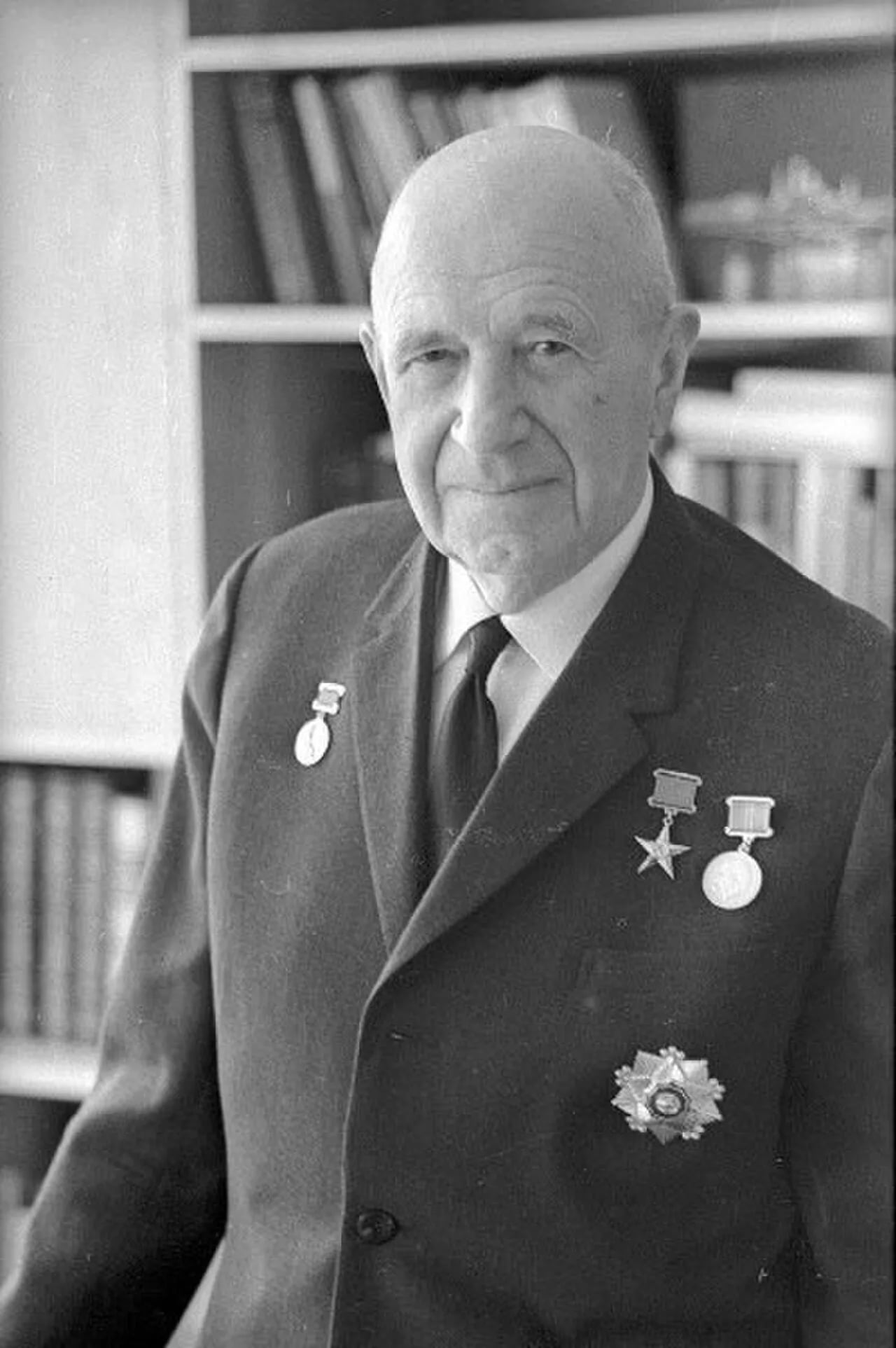 Porträt von Jewgeni Michailowitsch Tarejew (1895–1986) – Gedenkseite
