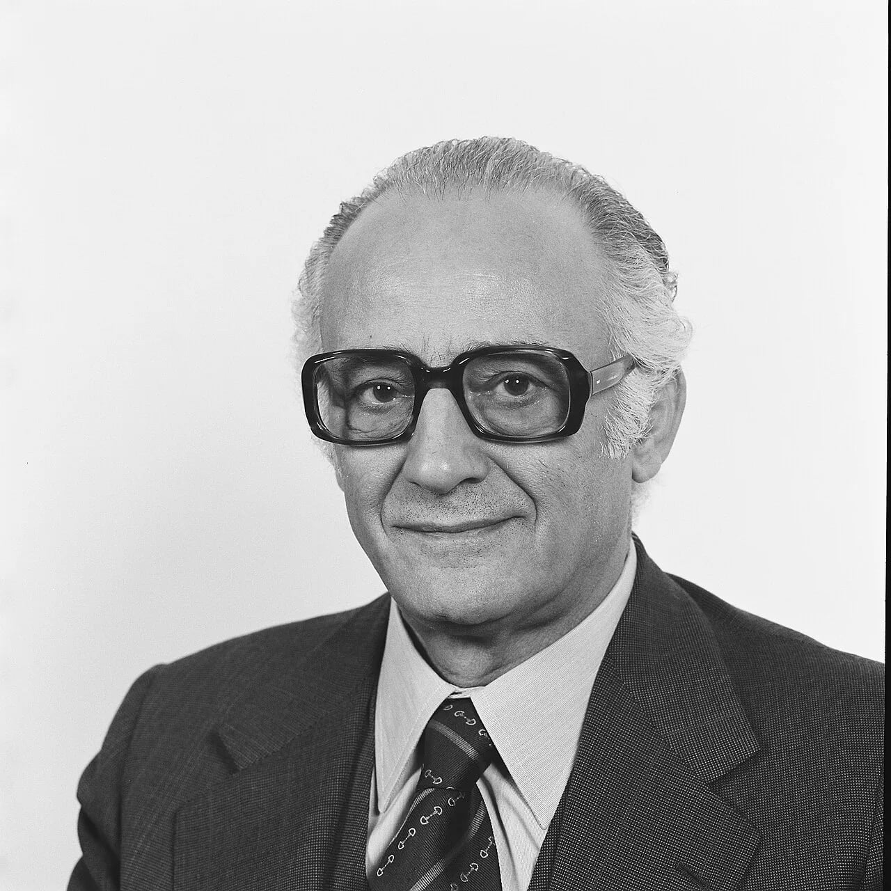 Porträt von Giorgos Kontogeorgis (1912–2009) – Gedenkseite