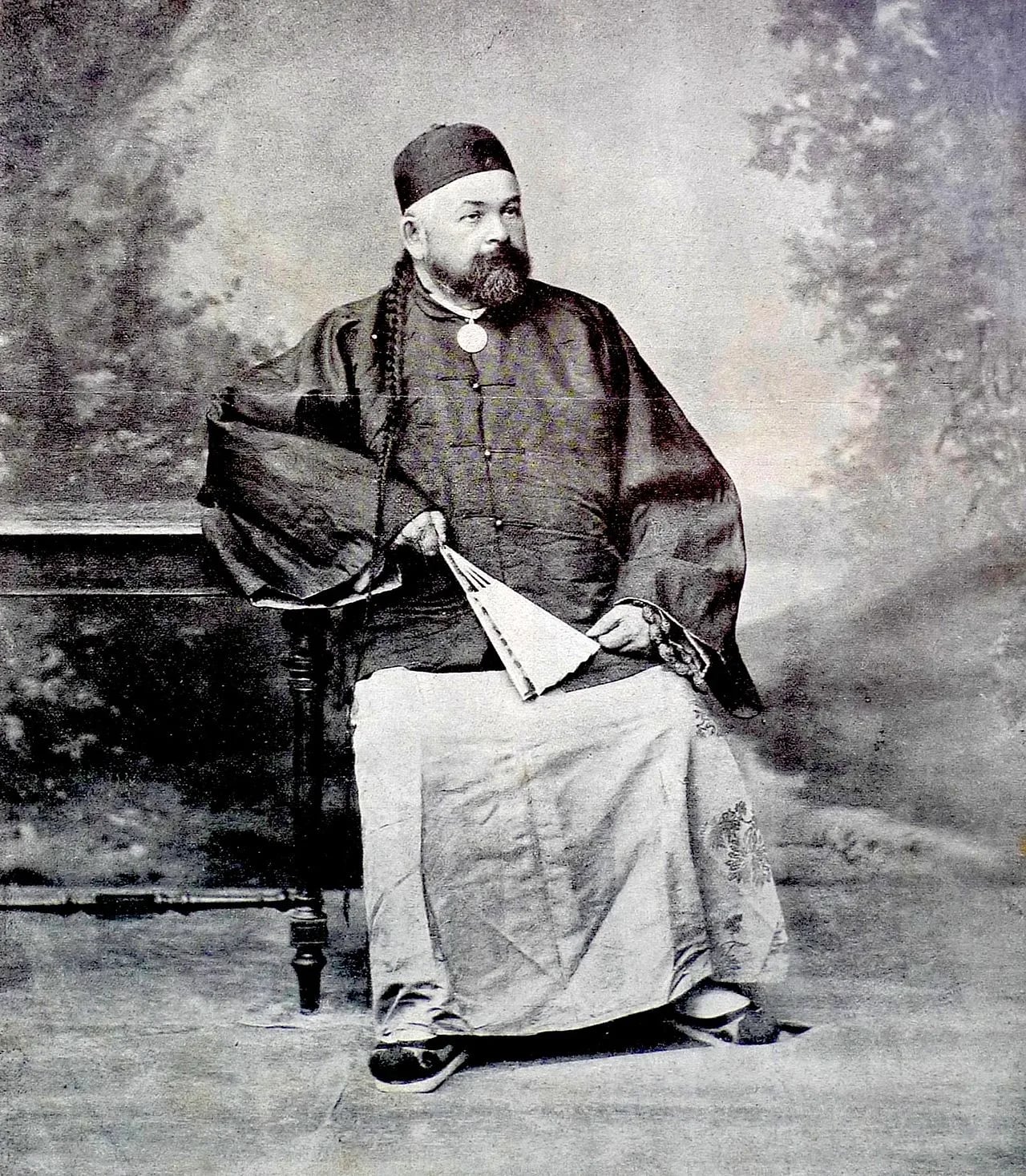 Porträt von Vladimir Andreevich Tikhomirov (1841–1915) – Gedenkseite