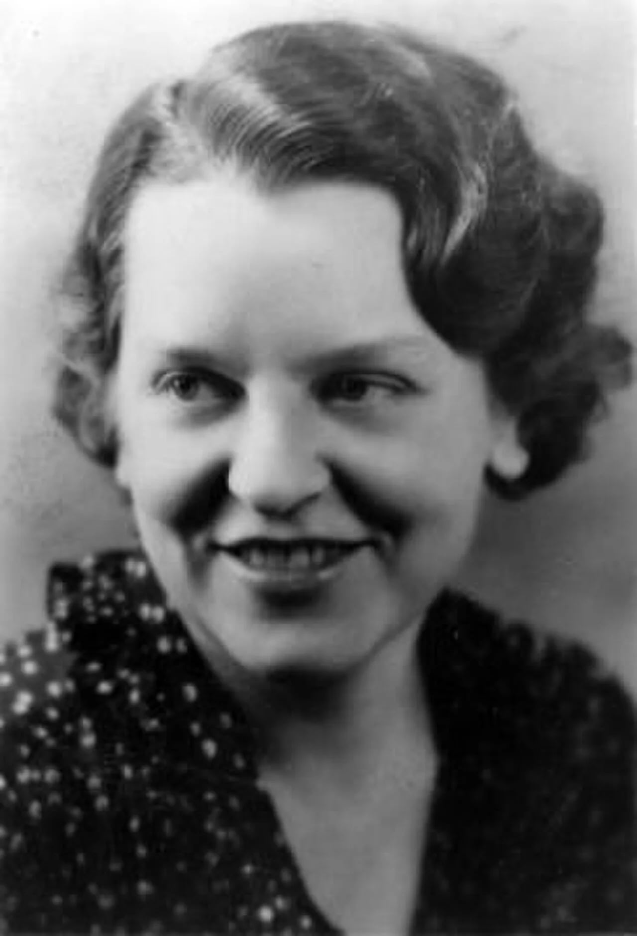 Portrait of Gwen Bristow (1903–1980) – memorial page
