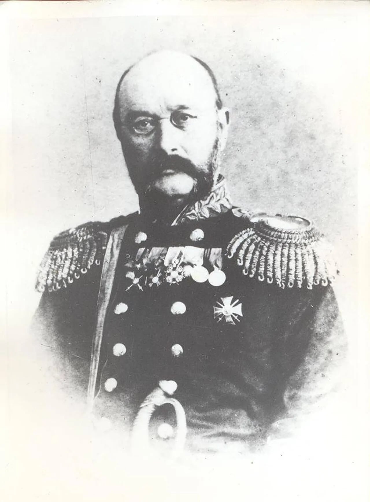 Porträt von Khasay Khan Utsmiyev (1808–1867) – Gedenkseite