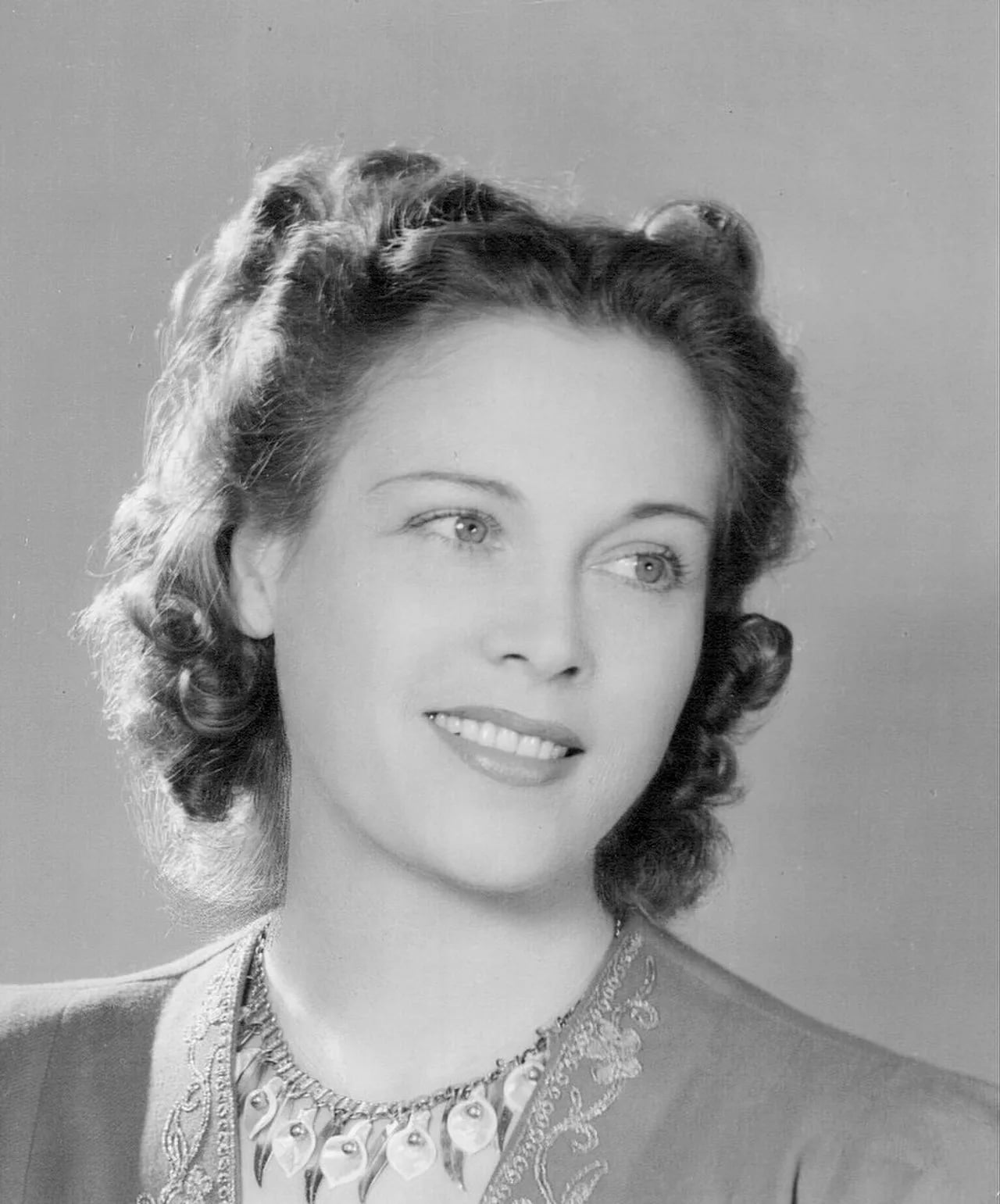 Portrait of Esther Ralston (1902–1994) – memorial page