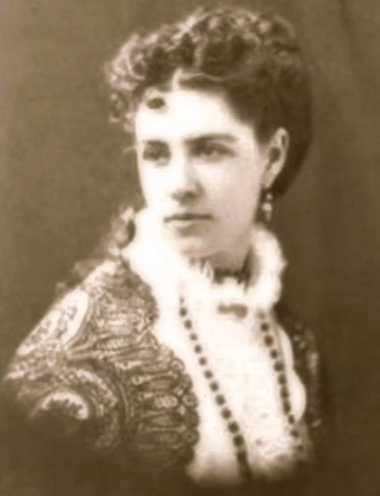 Portrait of Eleanor Hull (1860–1935) – memorial page