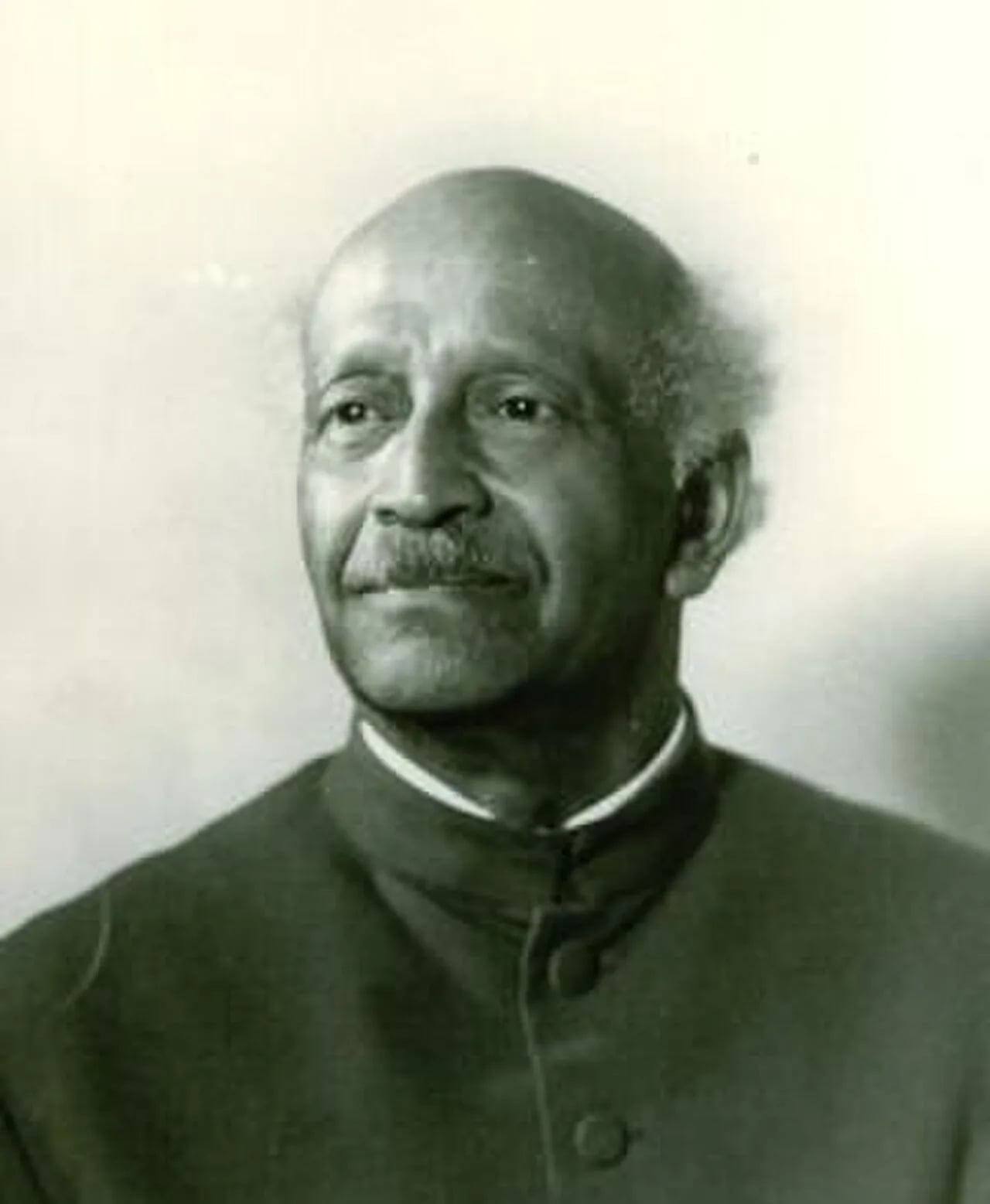 Porträt von Musharaff Moulamia Khan (1895–1967) – Gedenkseite