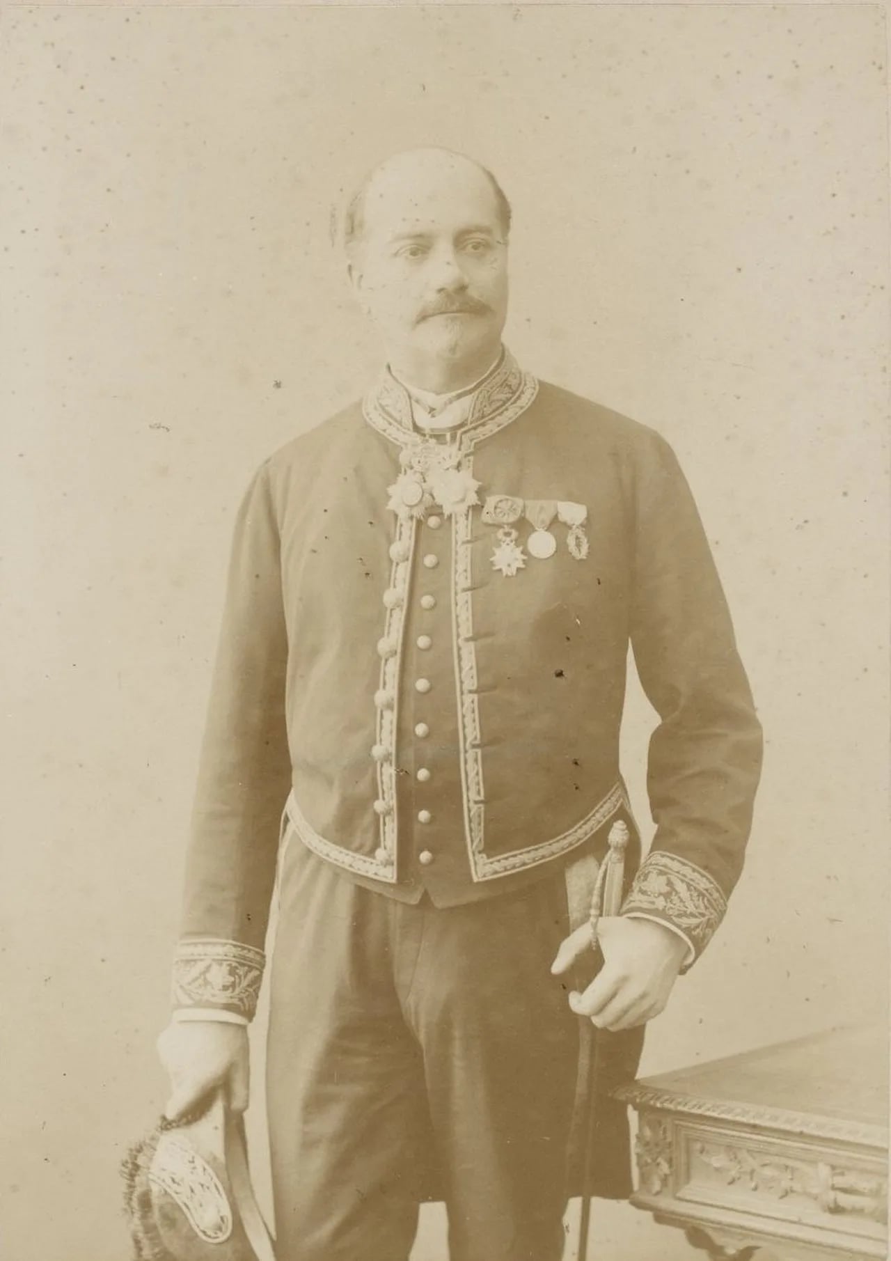 Porträt von Étienne Aymonier (1844–1929) – Gedenkseite