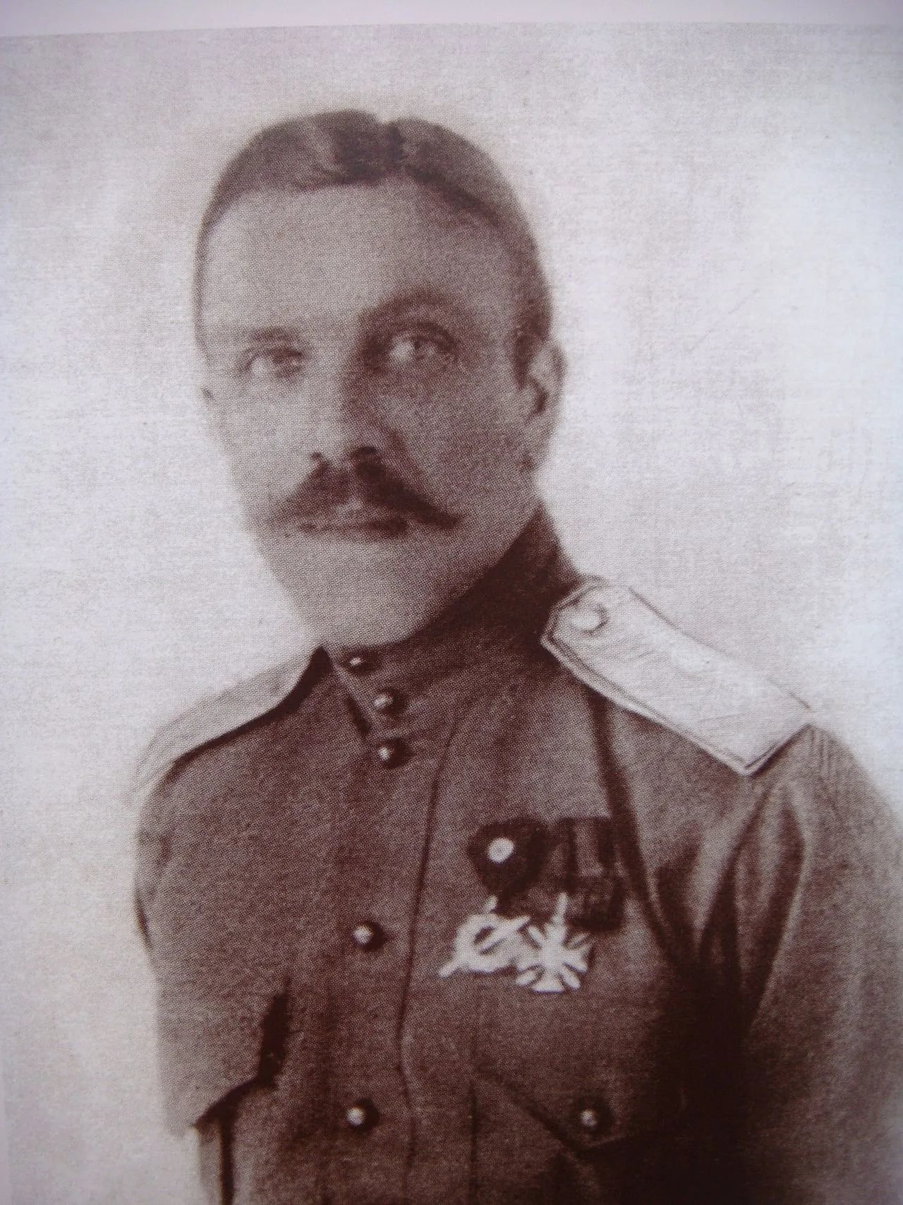 Portrait of Alexander Genrikhovich Shapron du Larre (1883–1947) – memorial page