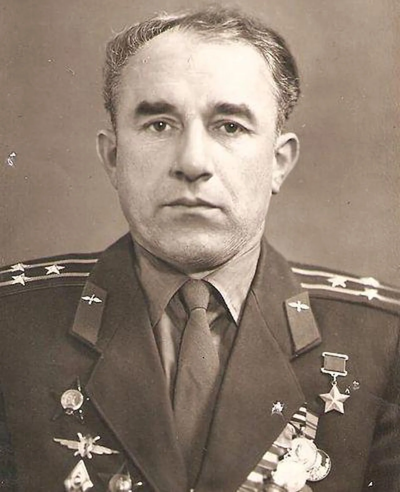 Porträt von Anatoli Iwanowitsch Schmakow (1921–2012) – Gedenkseite