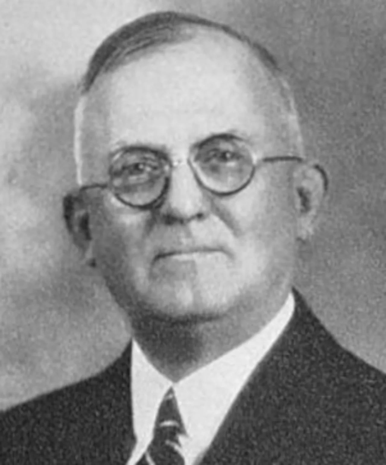 Portrait of Edmund R. McDavid (1870–1948) – memorial page