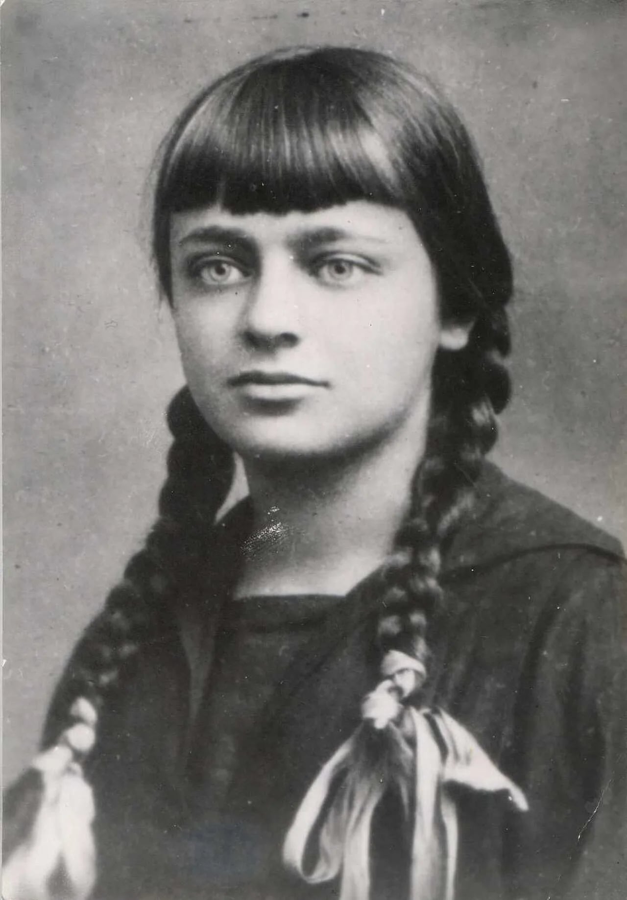 Porträt von Ariadna Sergejewna Efron (1912–1975) – Gedenkseite