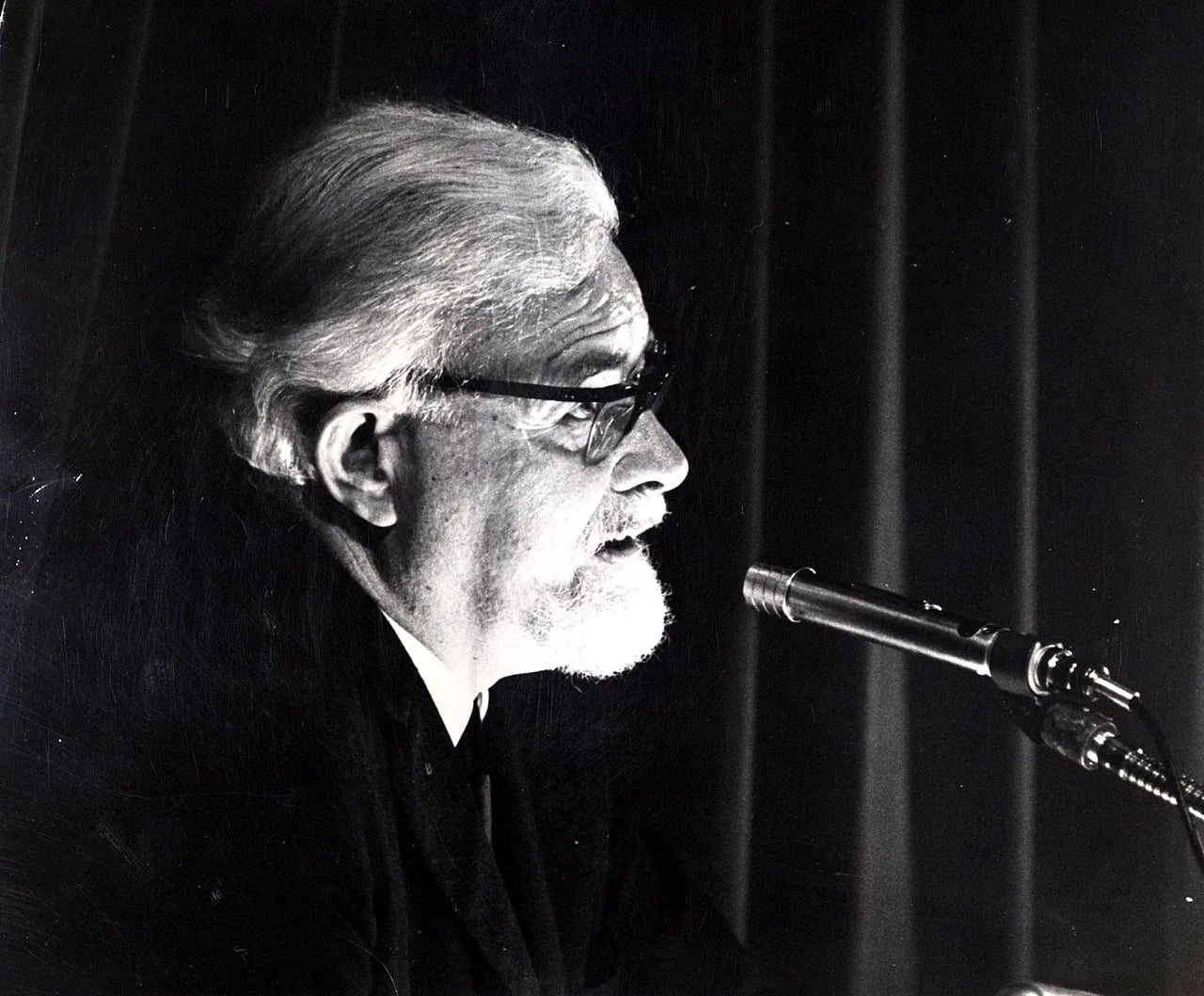 Portrait of T. H. White (1906–1964) – memorial page